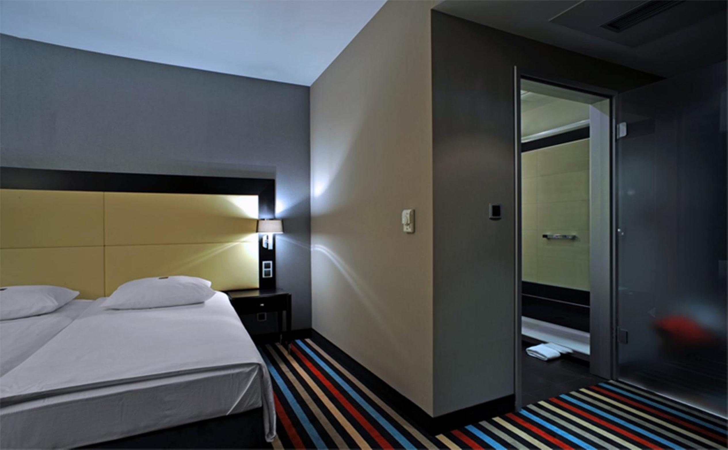 Twin Room - Photo 2