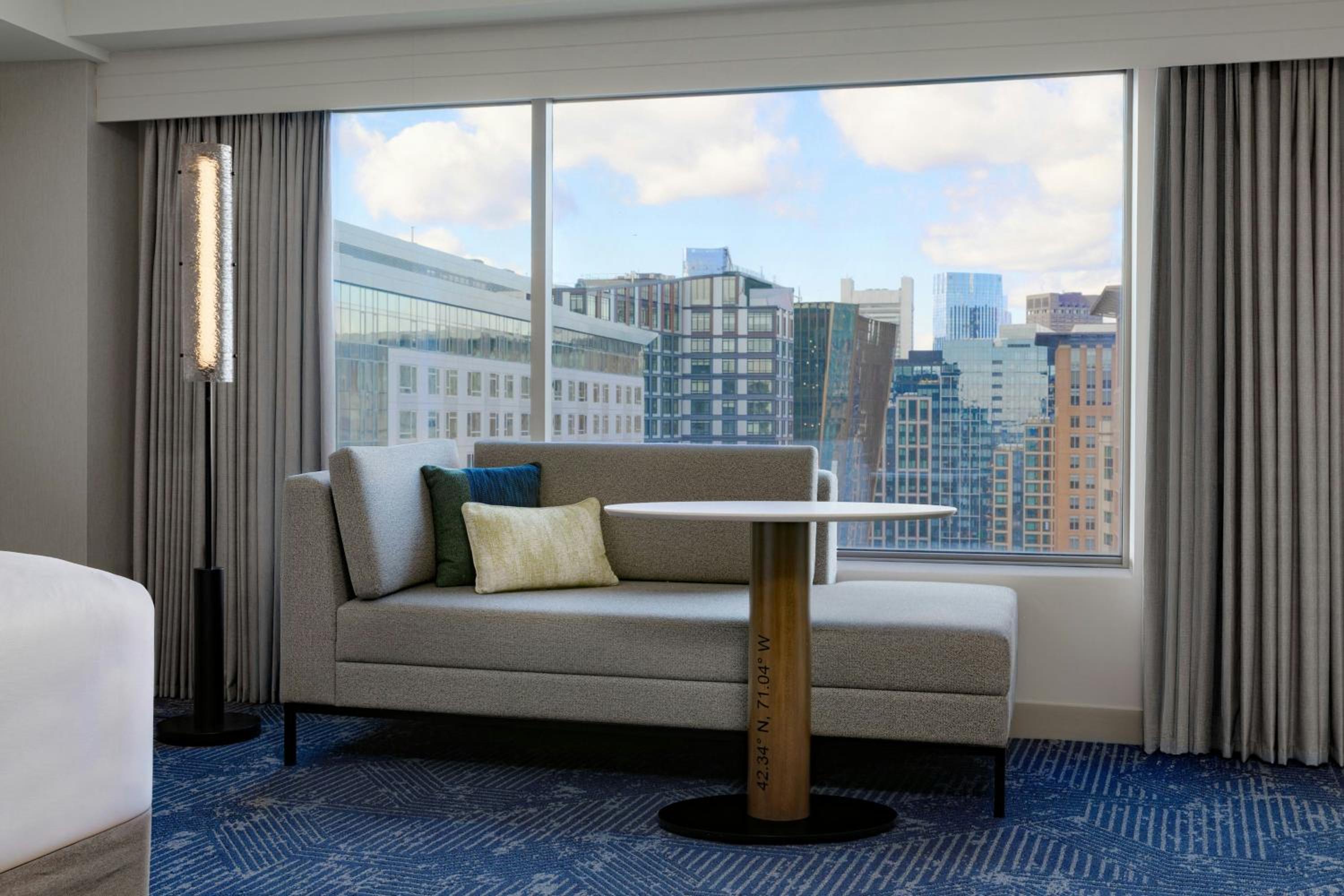King Room - Club Level - Mobility/Hearing Accessible with Roll-In Shower - Photo 3