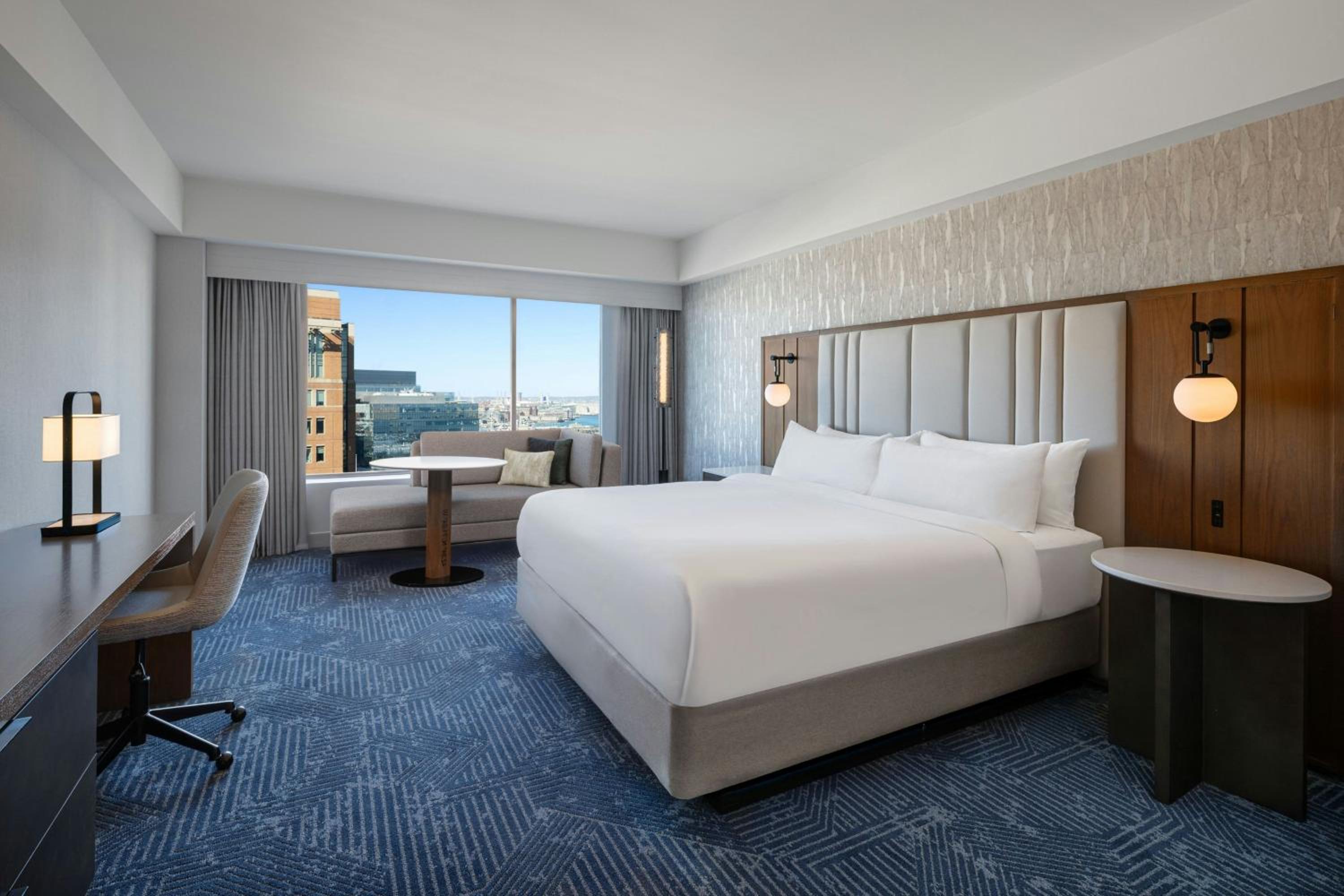 King Room with Harbor View - Hearing Accessible - Photo 2