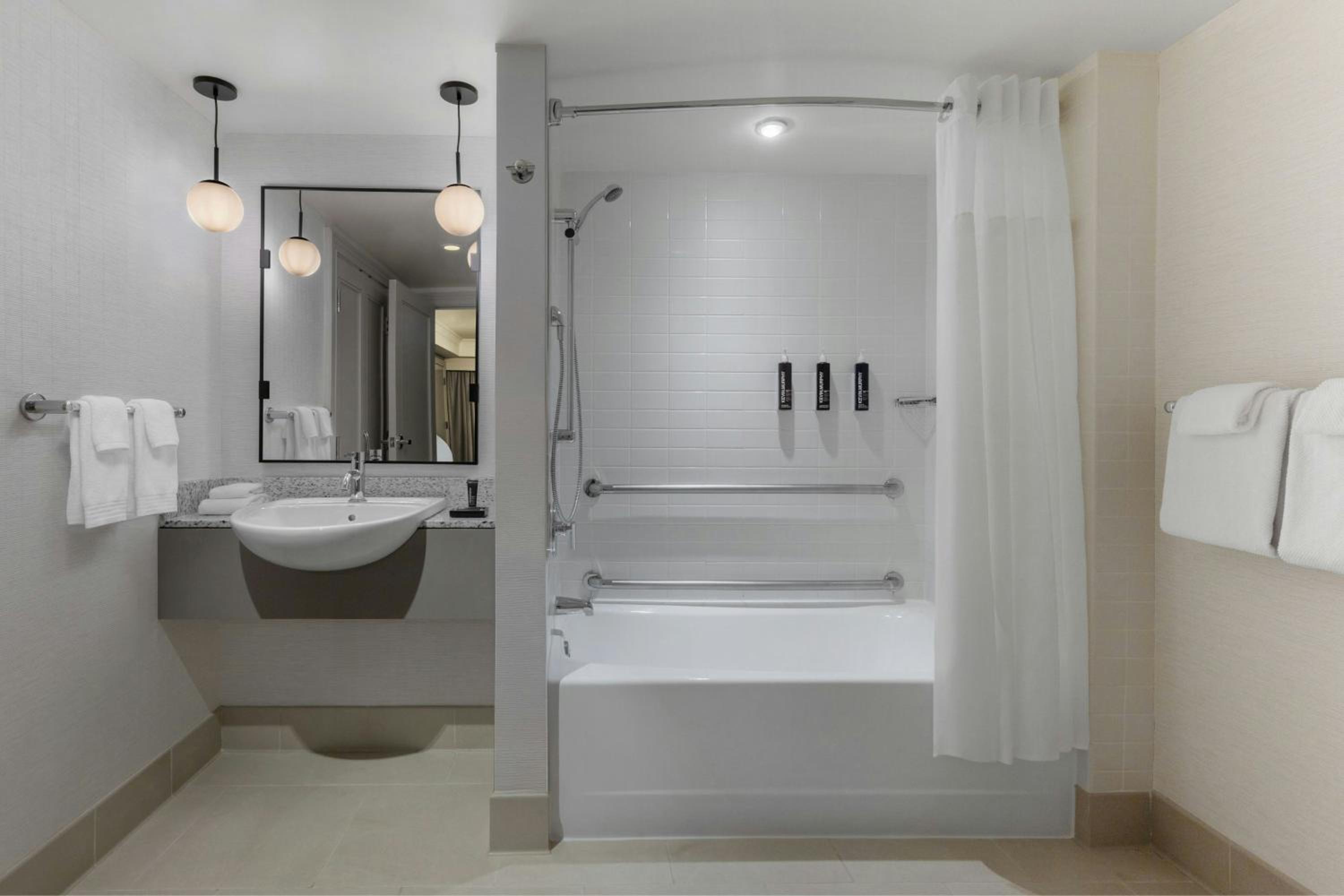 King Room with Harbor View - Hearing Accessible - Photo 12