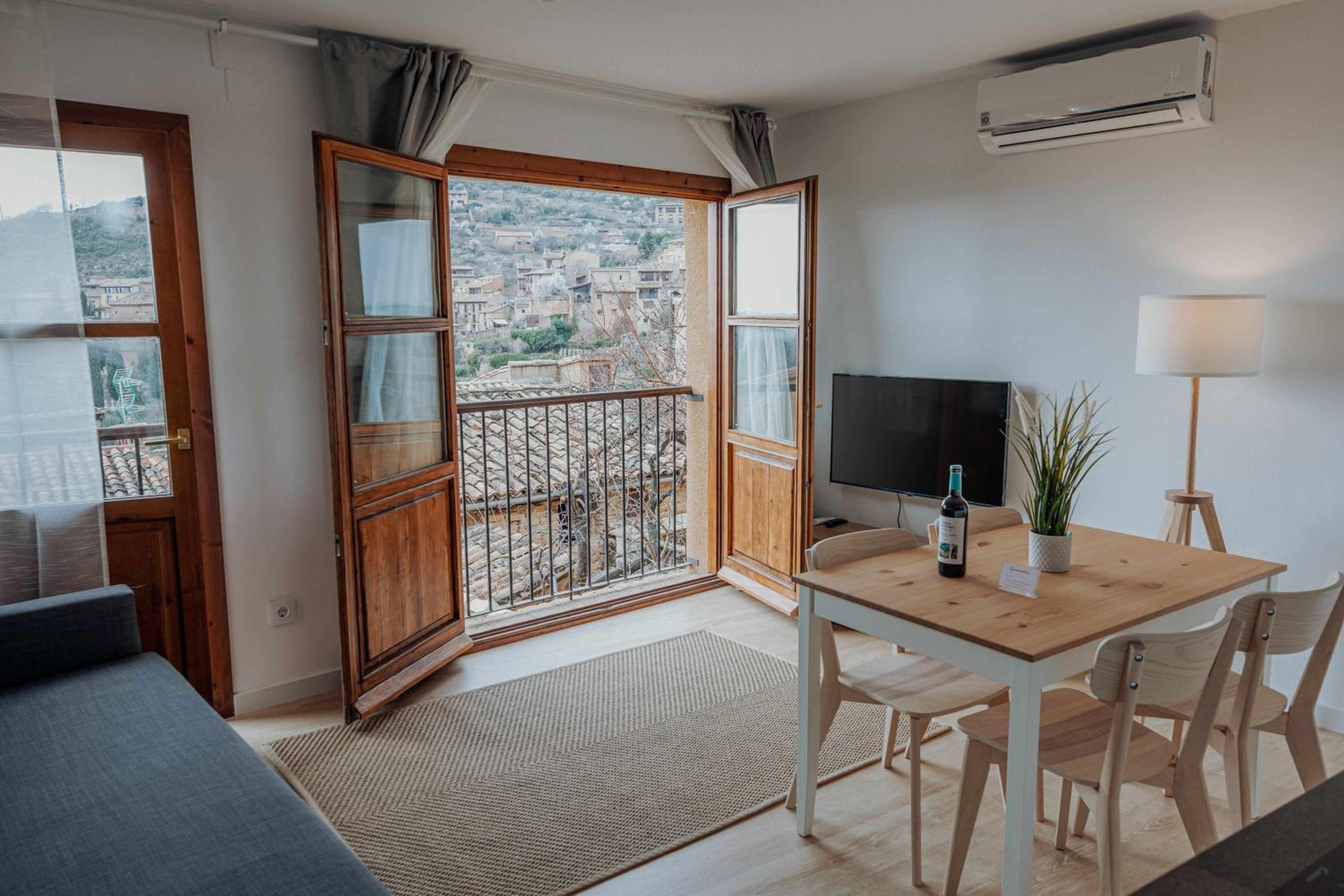 Apartment with Mountain View