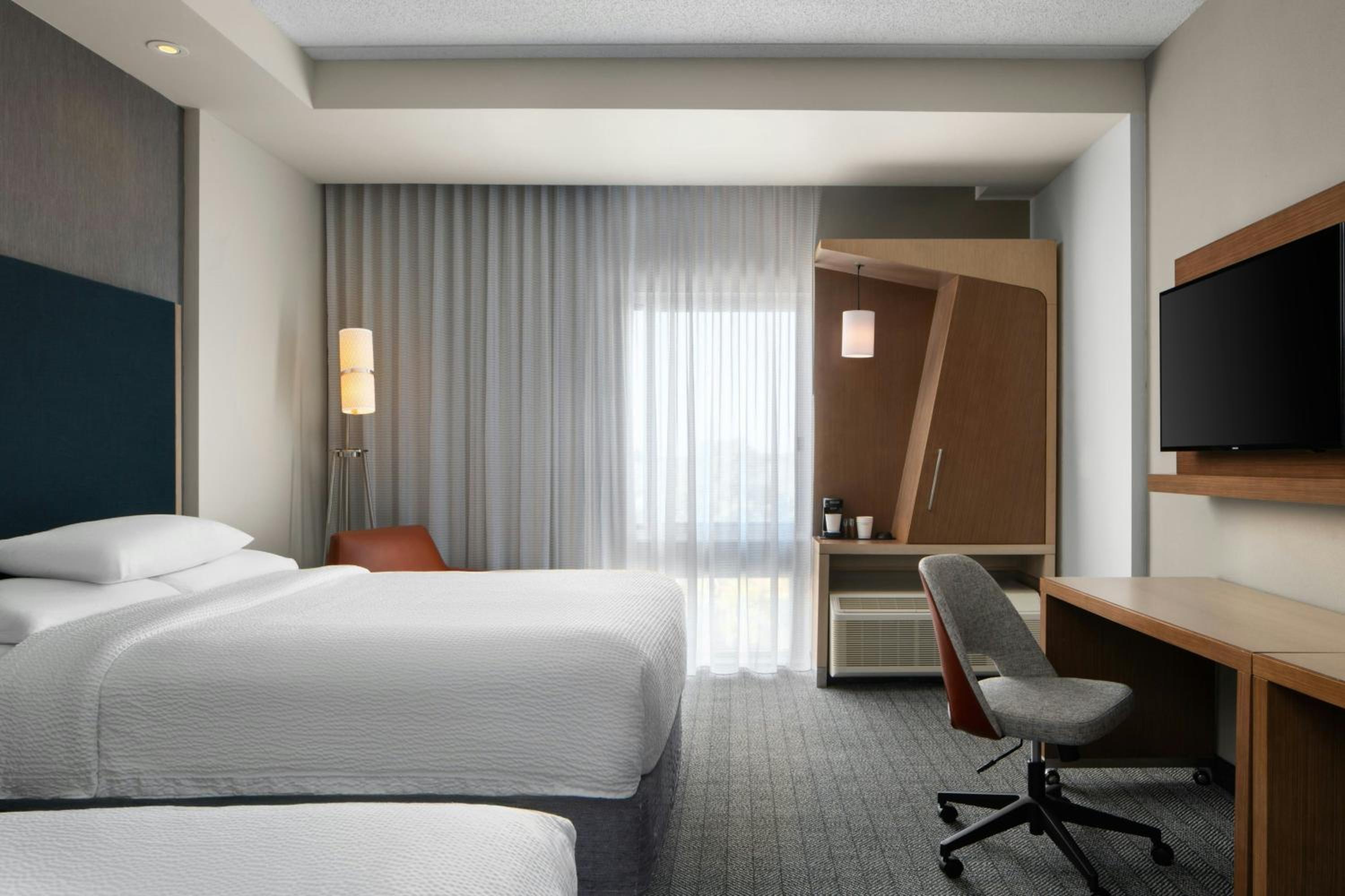 Queen Room with Two Queen Beds and Bathtub - Mobility Access/Hearing Accessible