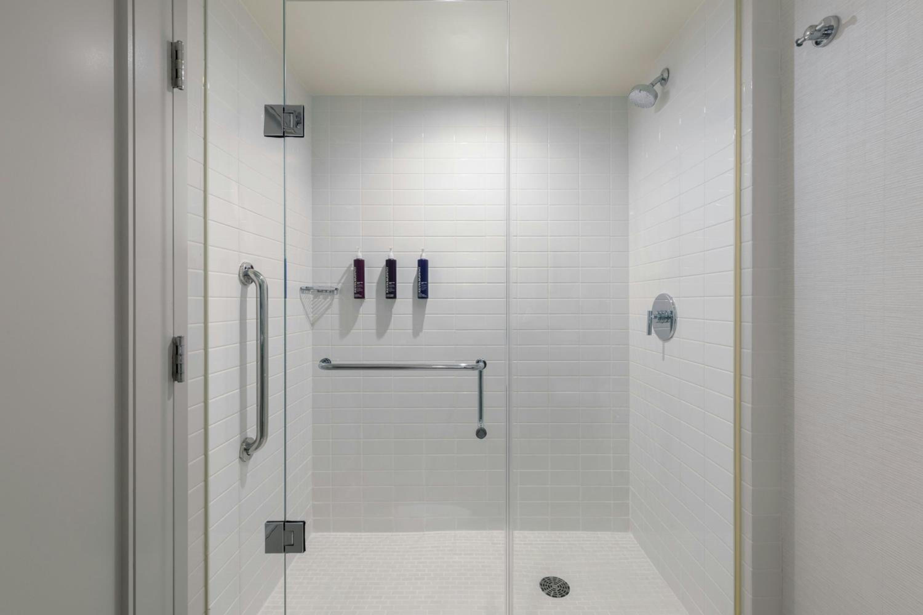 King Room with Harbor View - Hearing Accessible - Photo 8