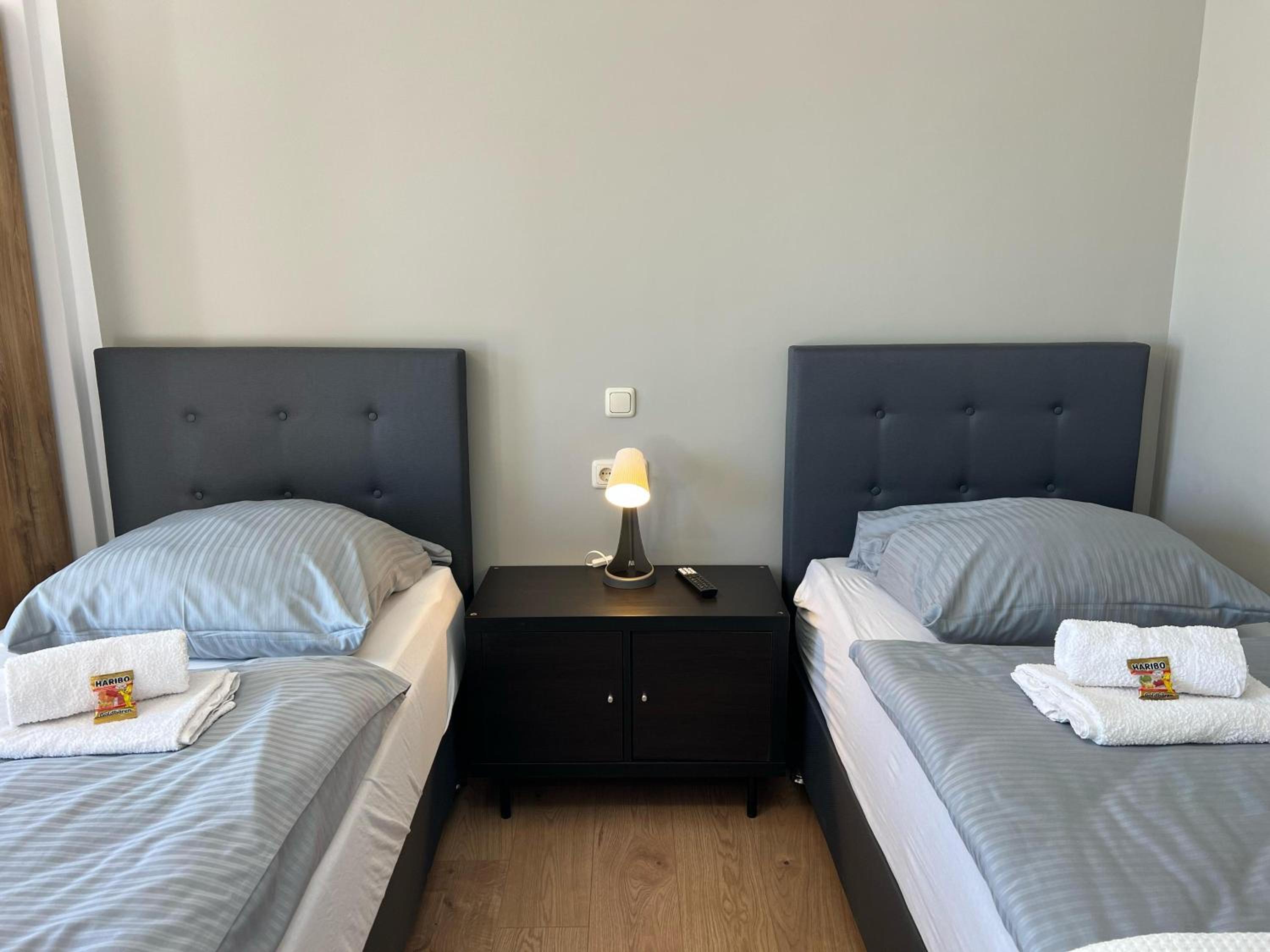 Twin Room with Private Bathroom photo 2