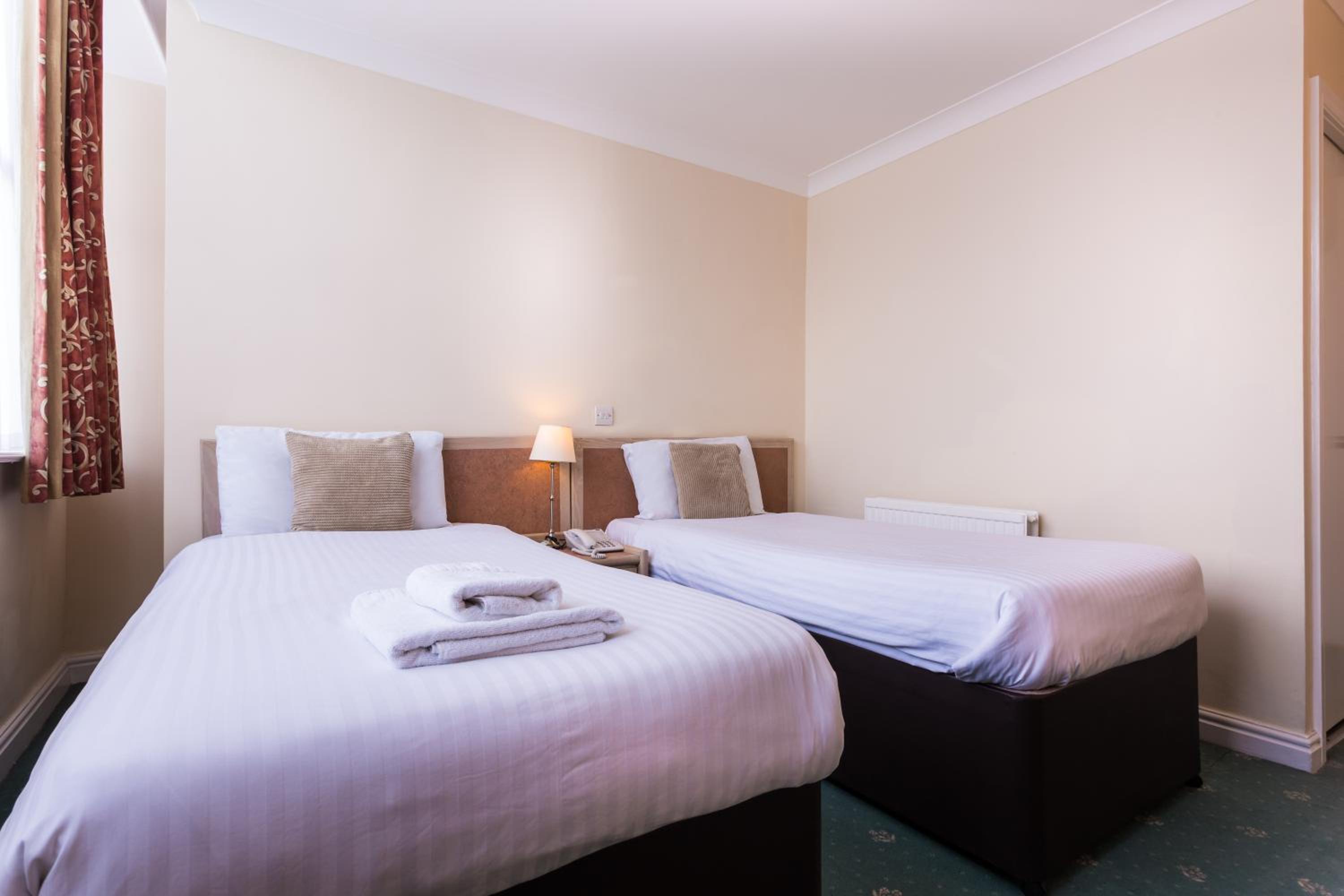 Twin Room - Photo 1