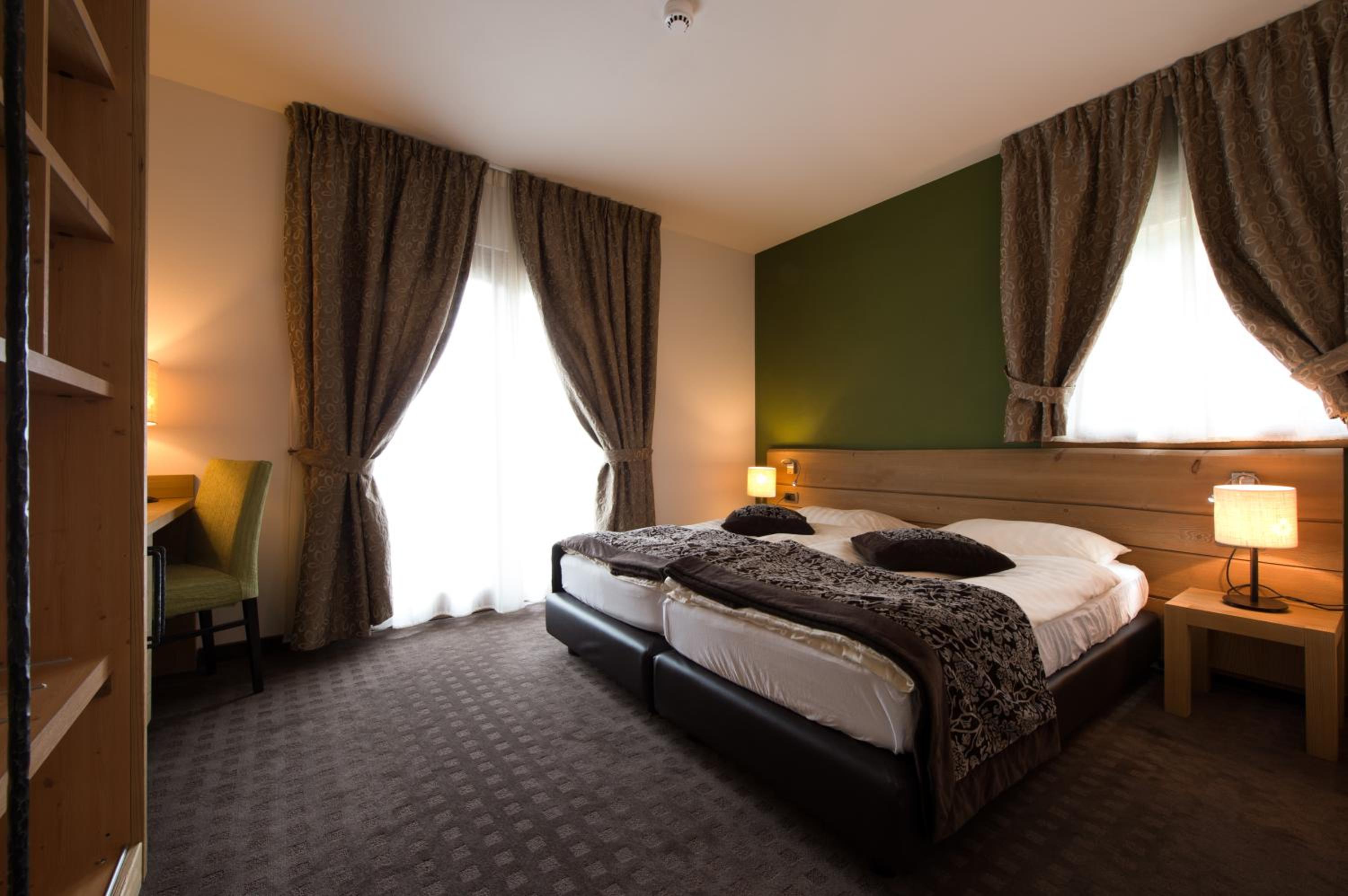 Double or Twin Room with Balcony - Photo 1