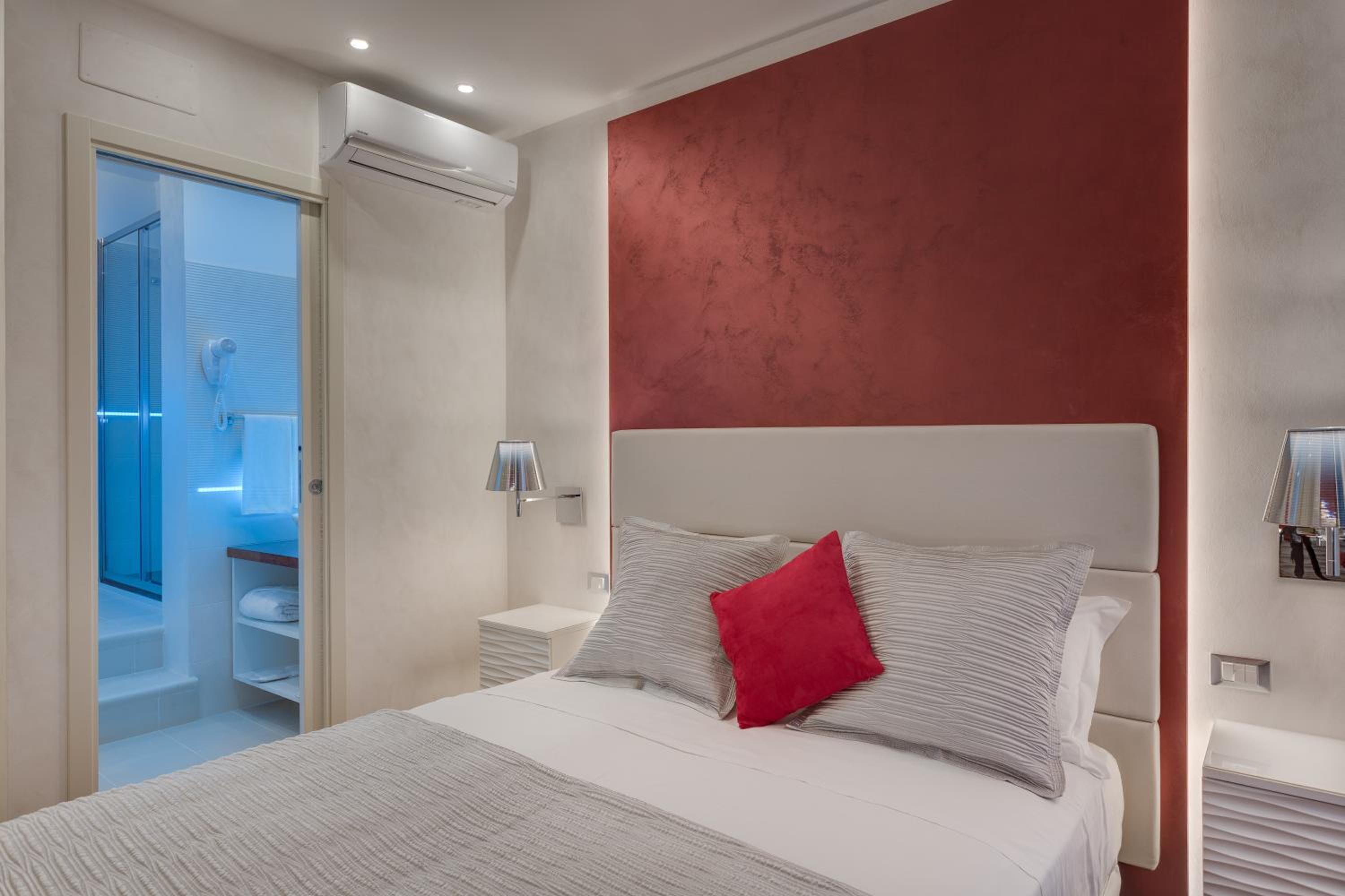 Double or Twin Room with Extra Bed photo 2