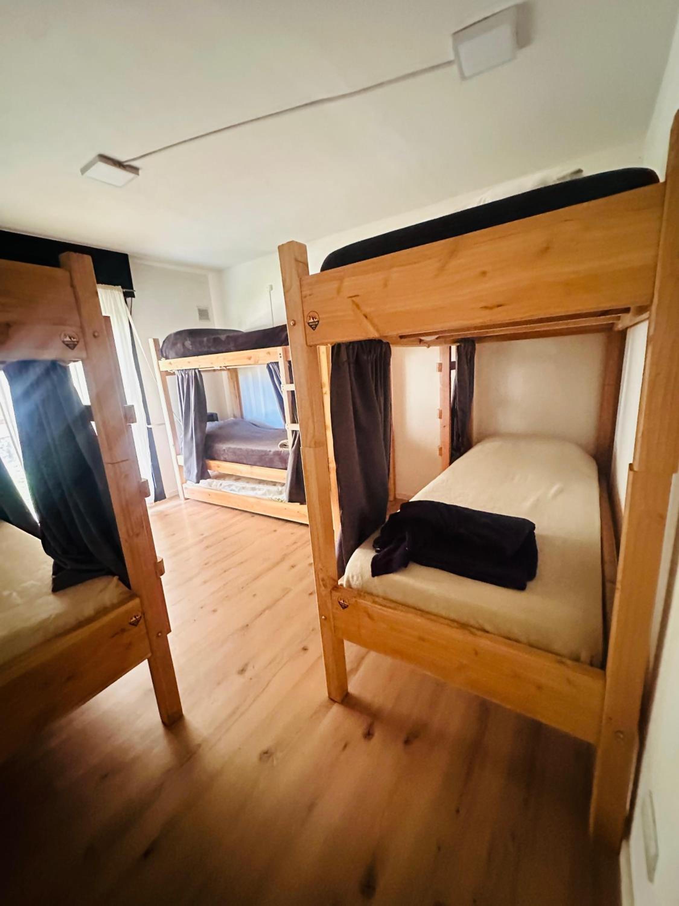 Single Bed in 6-Bed Dormitory Room photo 3