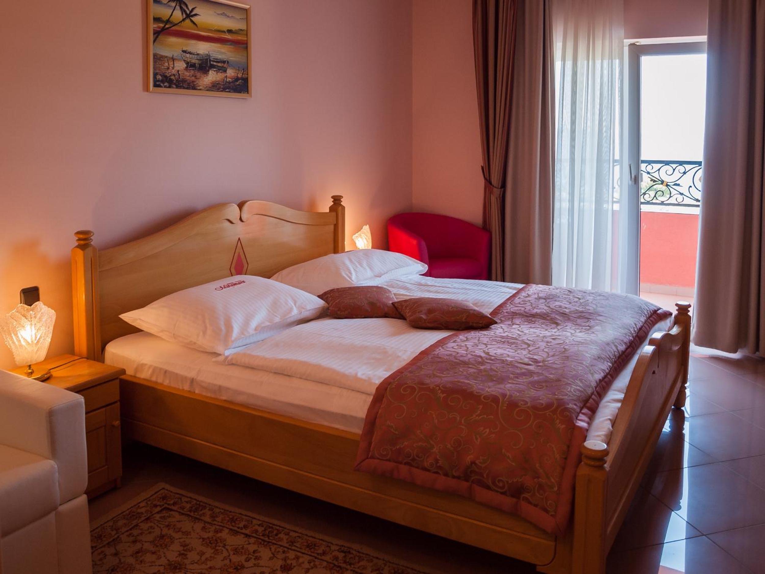 Standard Double Room with Balcony - Photo 3