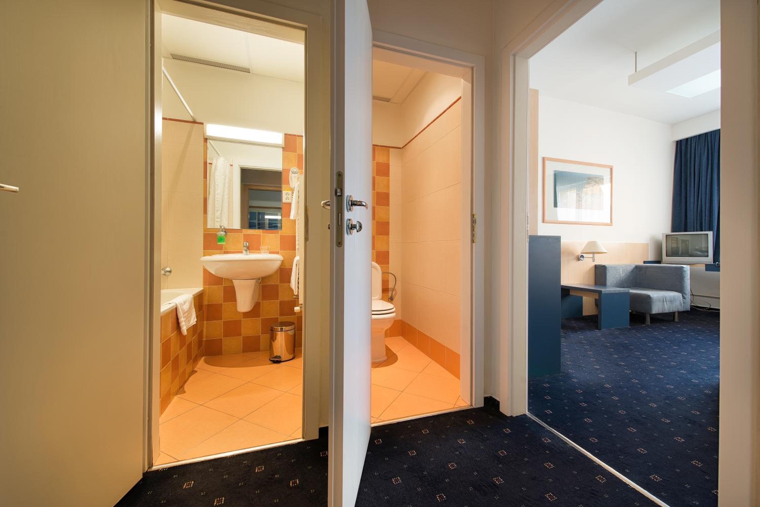Double or Twin Room - Photo 7