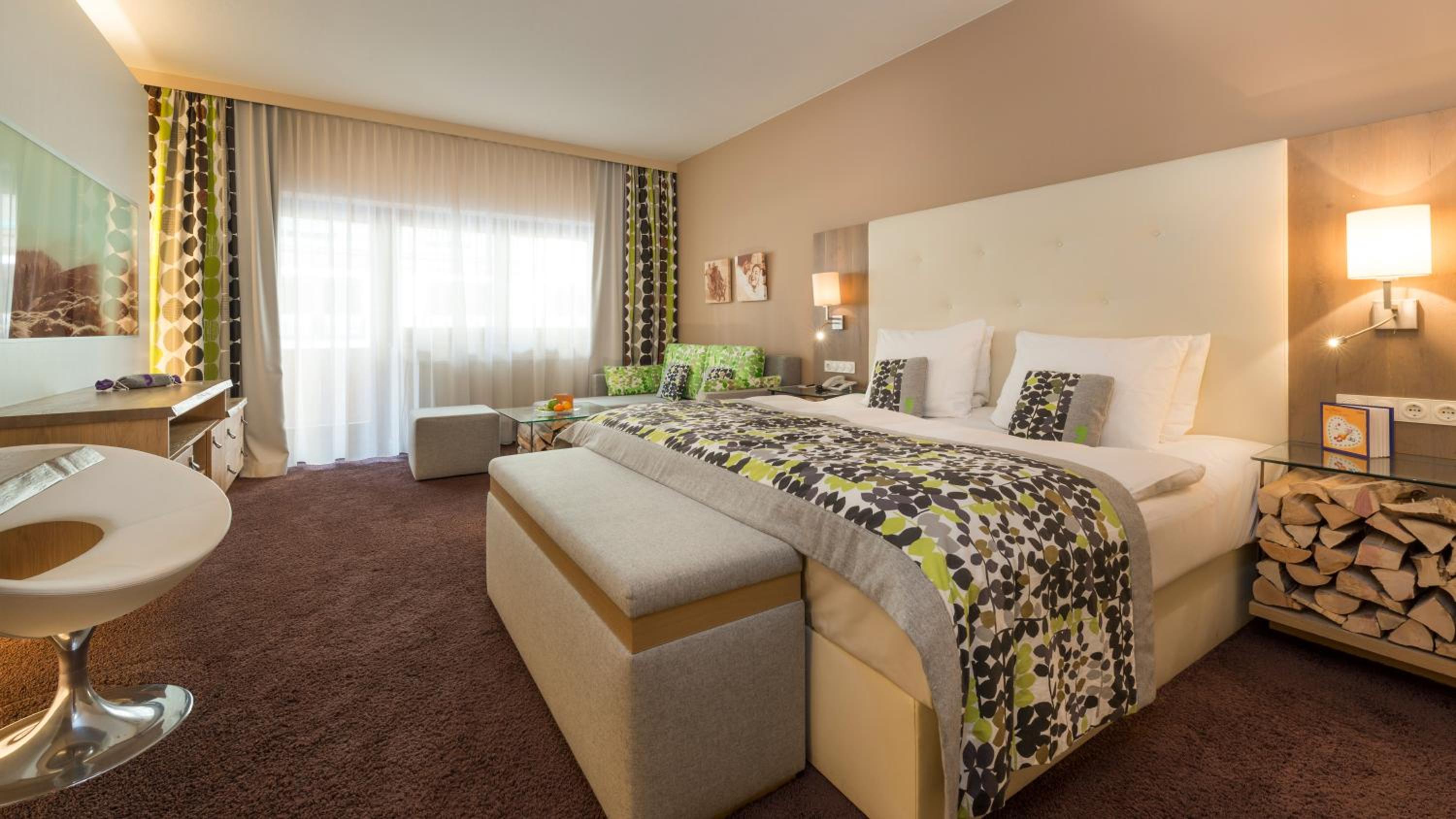 Modern Junior Suite with Balcony - Photo 4