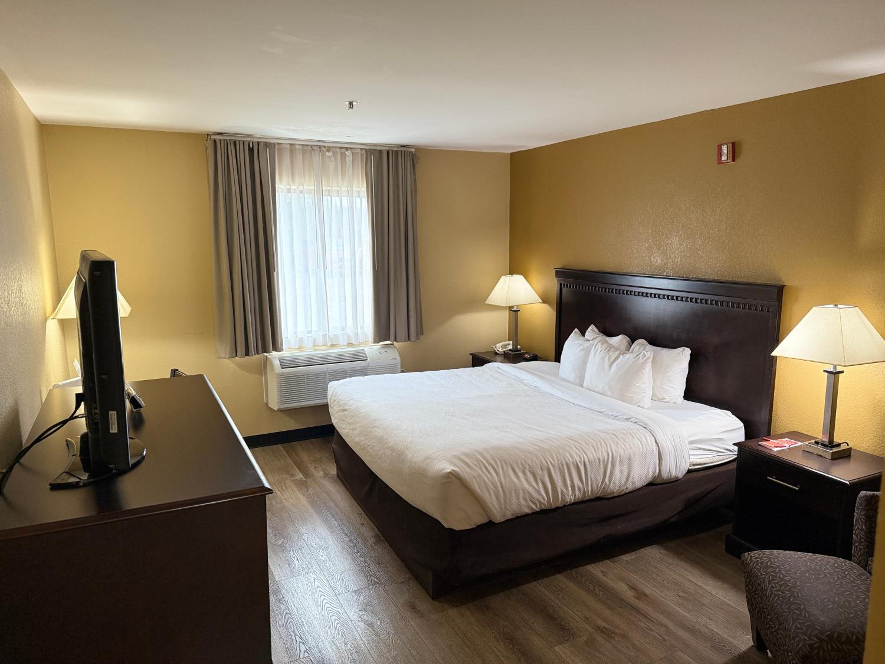 King Room - Accessible/Non-Smoking - Photo 2