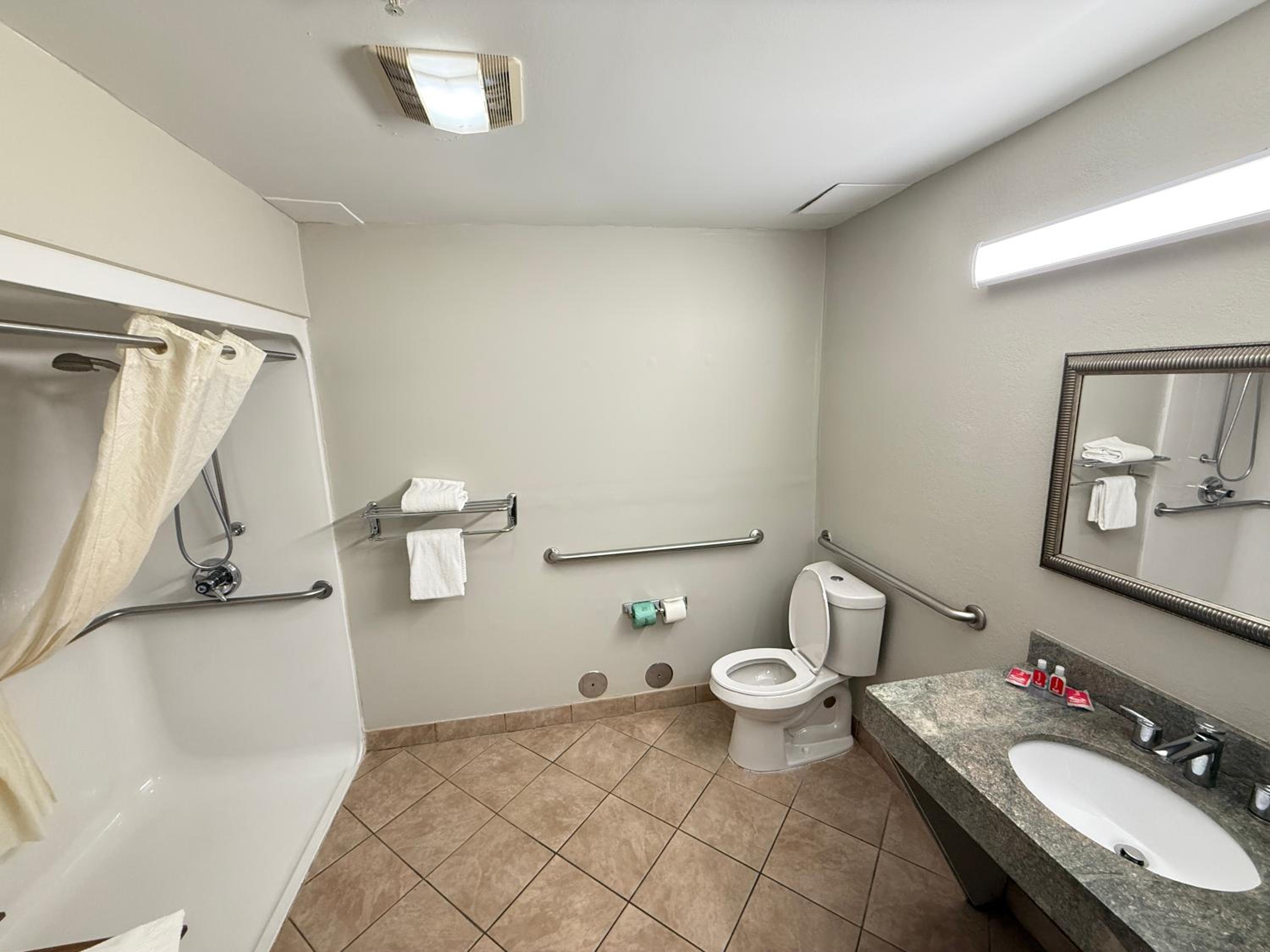 King Room - Accessible/Non-Smoking - Photo 3