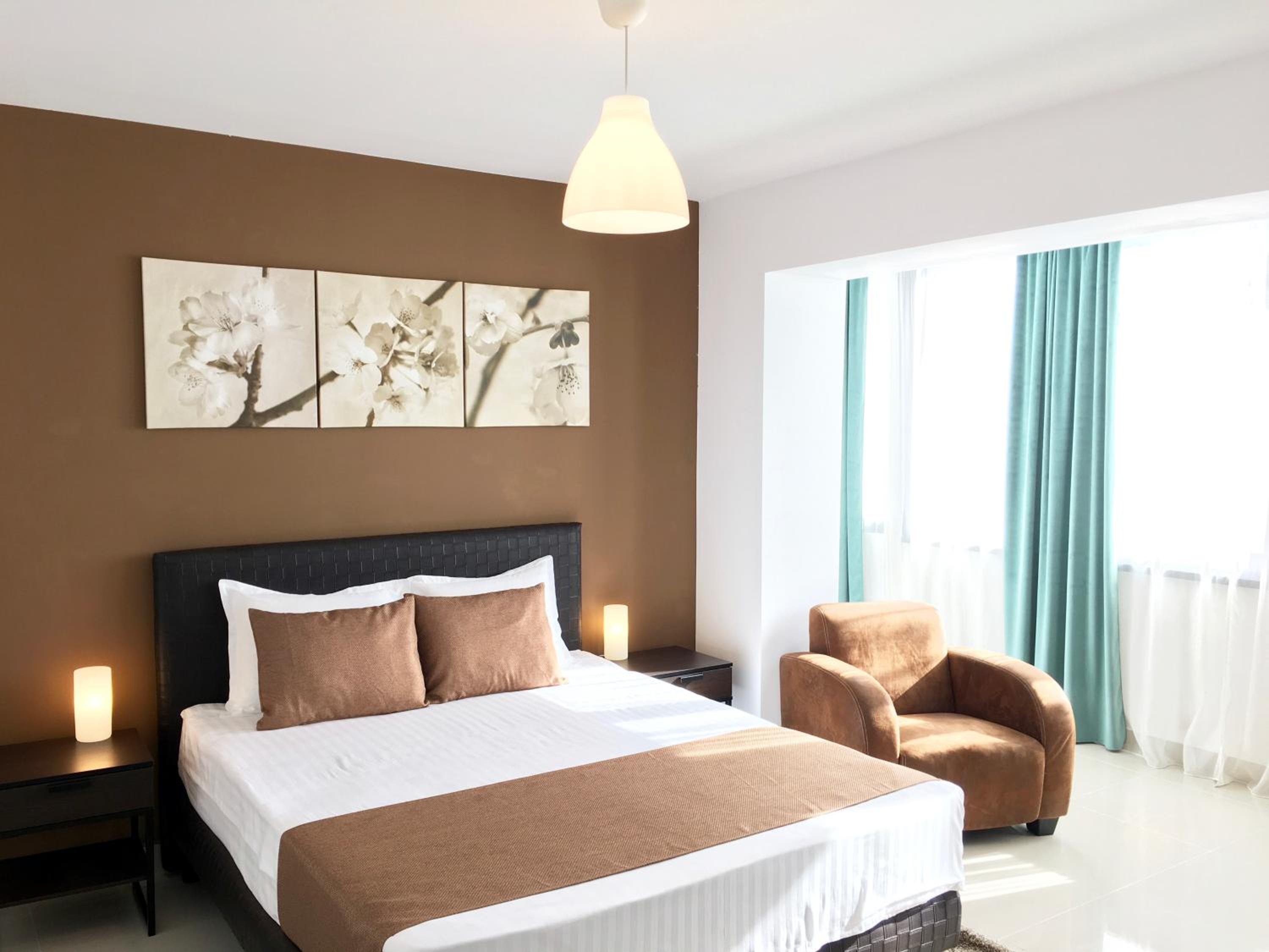 One-Bedroom Apartment - Photo 1