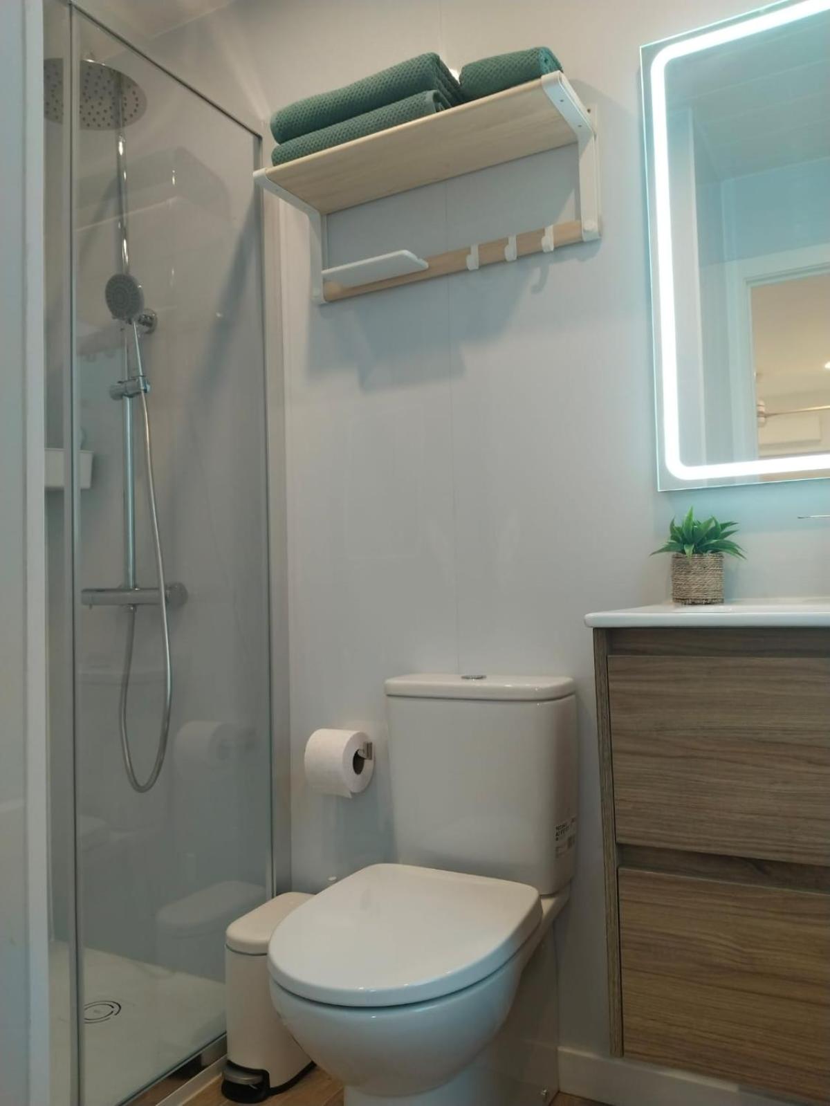 Mobile Home - Photo 10