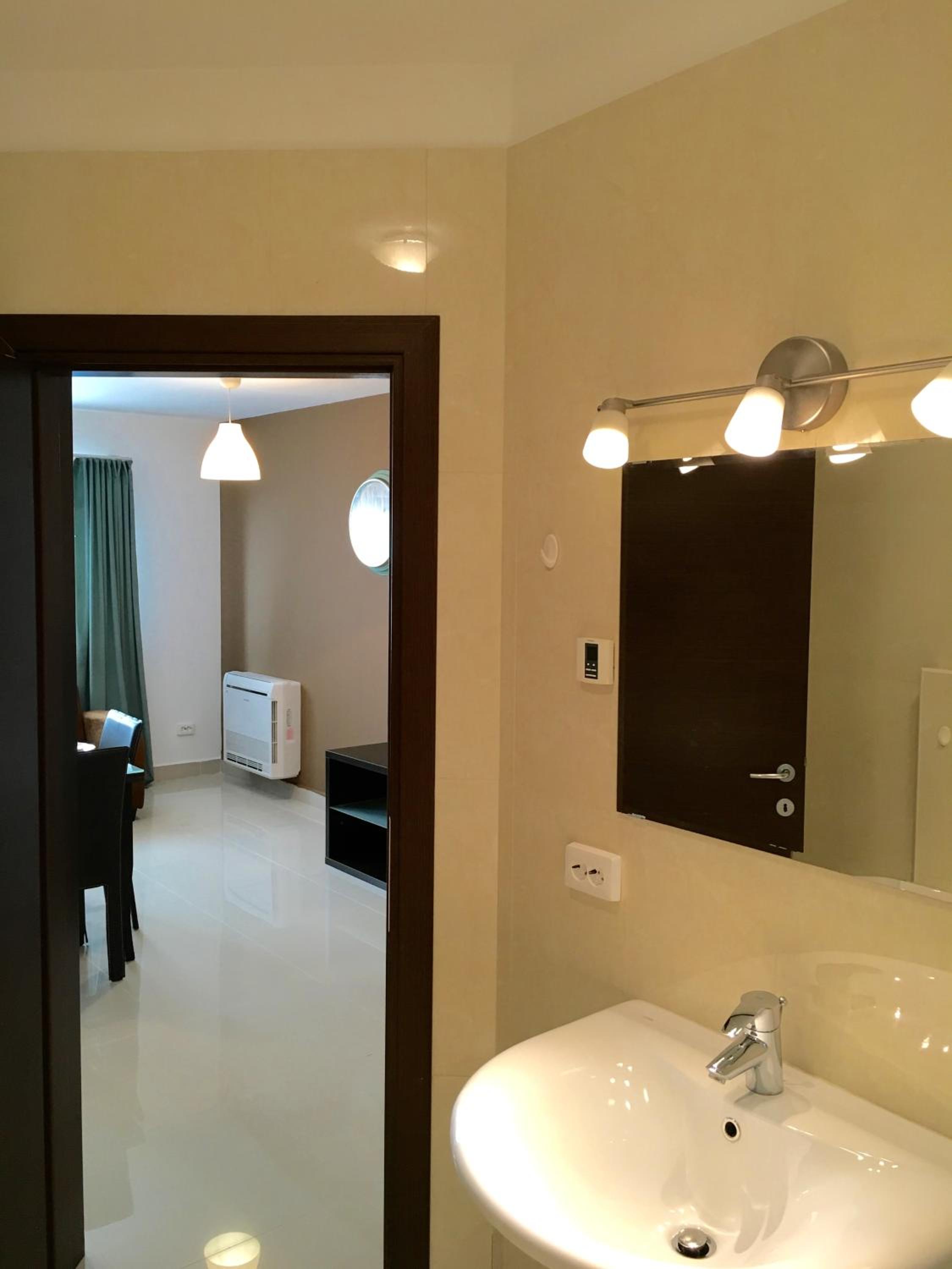 One-Bedroom Apartment - Photo 17