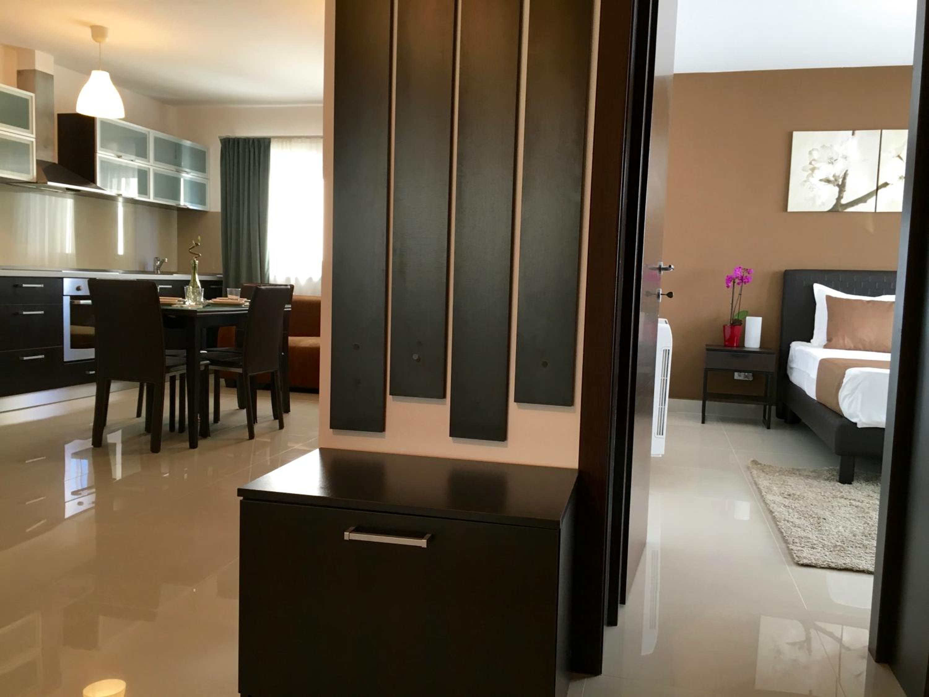 One-Bedroom Apartment - Photo 15