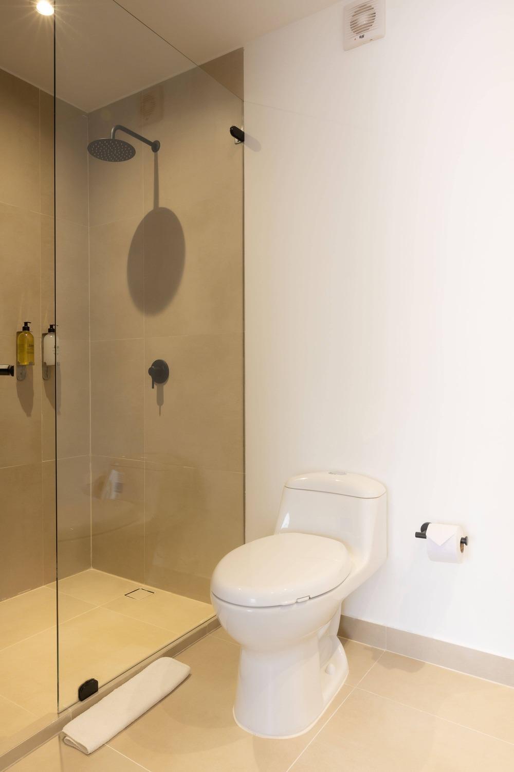 Standard King Room - Photo 7