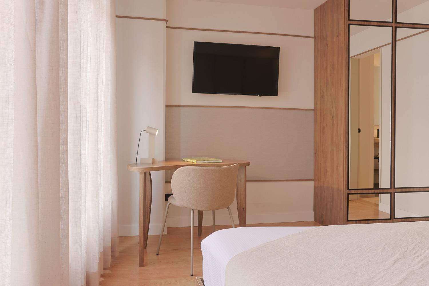 Standard King Room - Photo 2