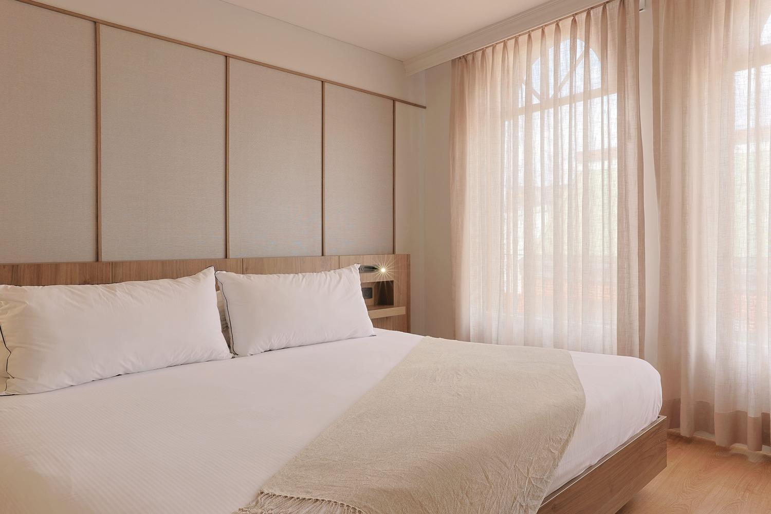 Standard King Room - Photo 3