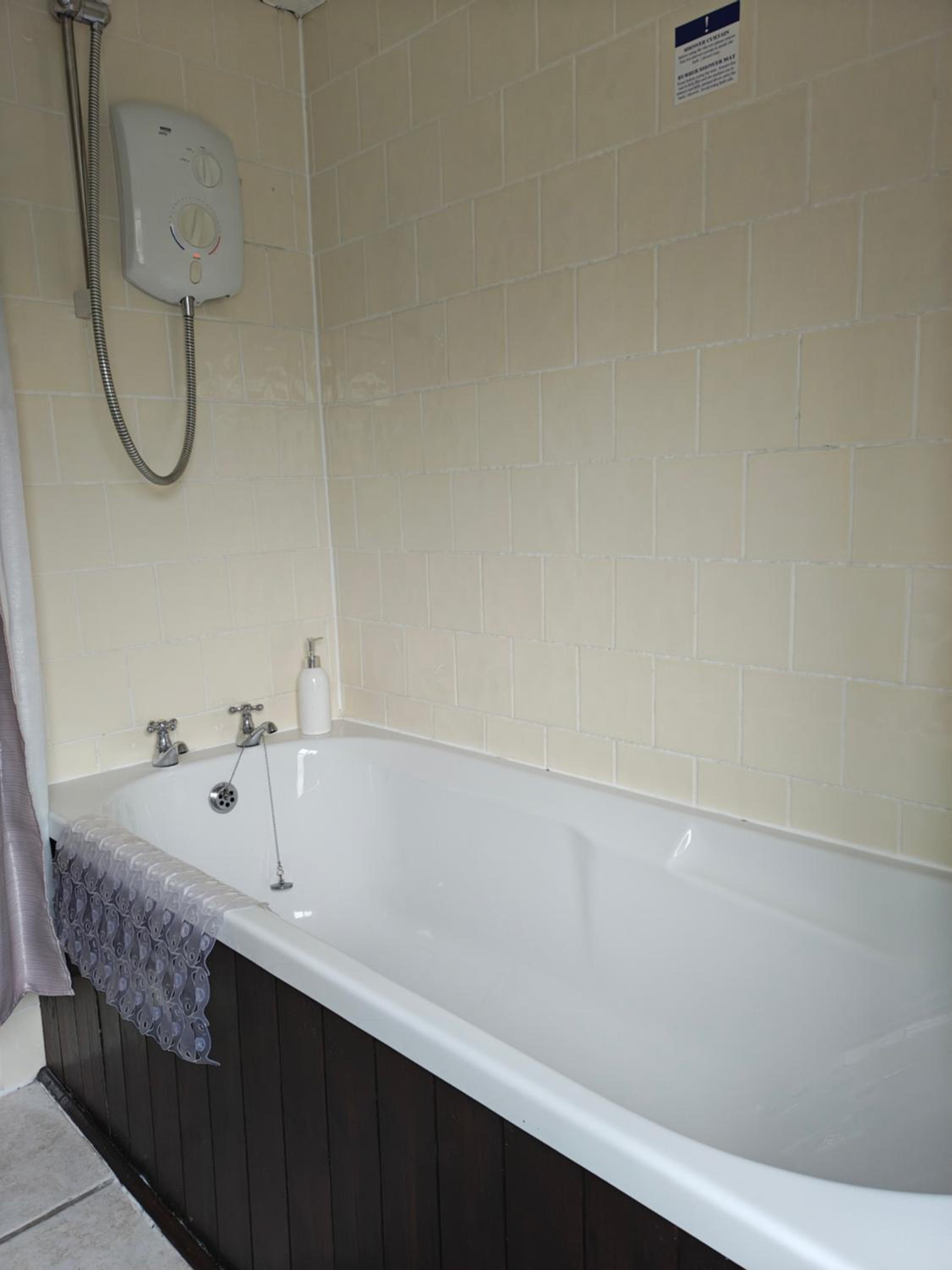Twin Room with Bathroom photo 3