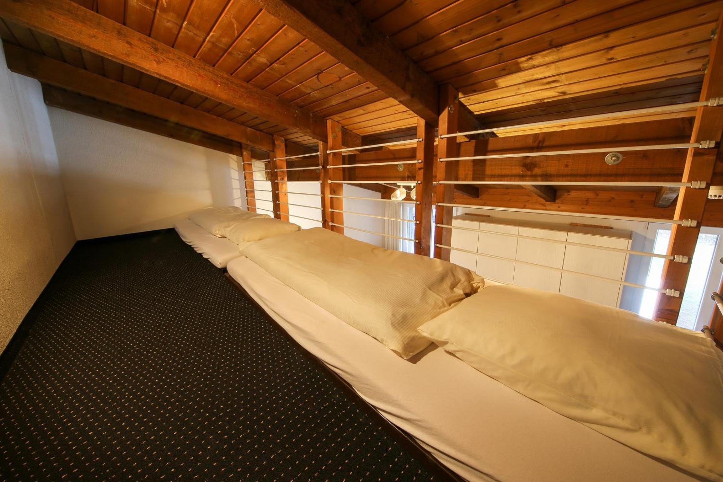 Gallery Quadruple Room - Photo 2
