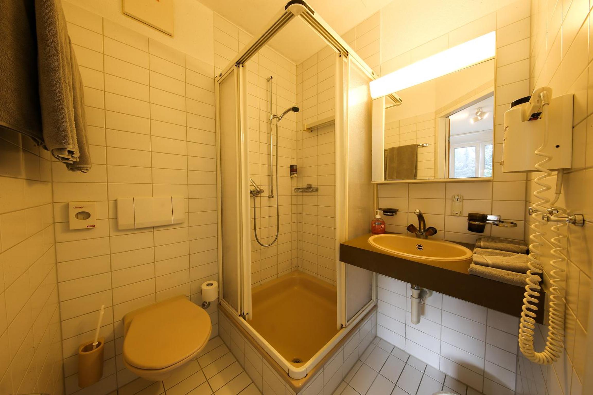 Double Room (1 Adult) - Photo 4