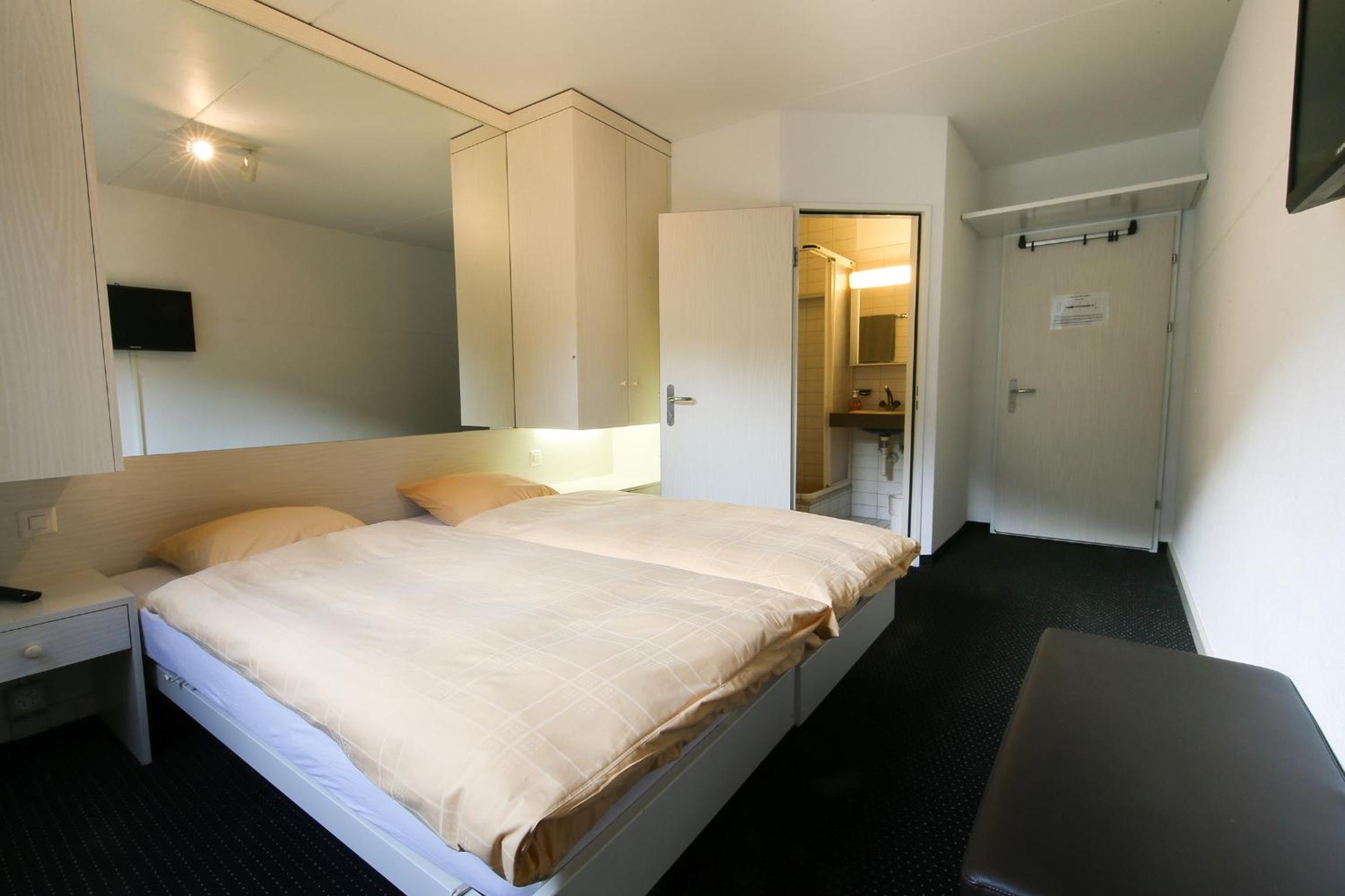Double Room (1 Adult) - Photo 1