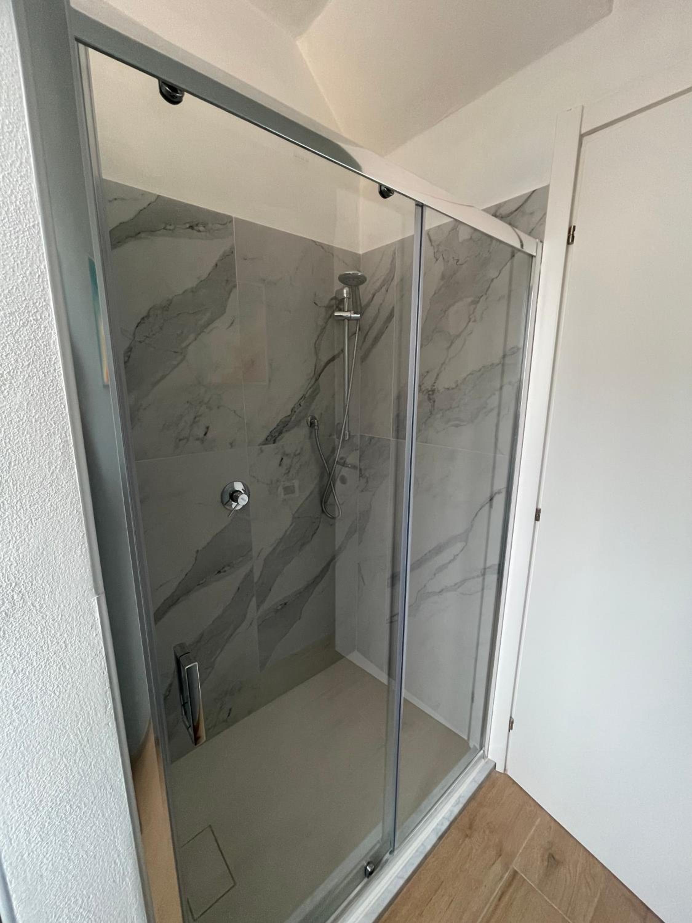 Deluxe One-Bedroom Apartment