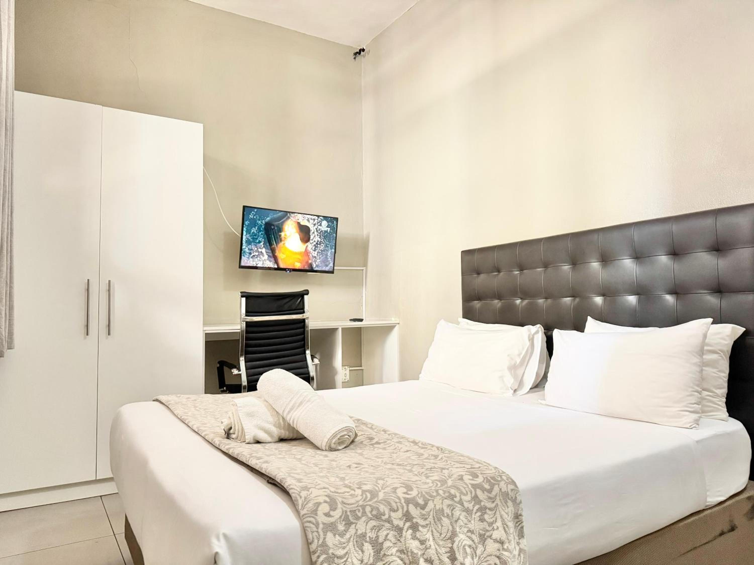 Basic Double Room photo 2