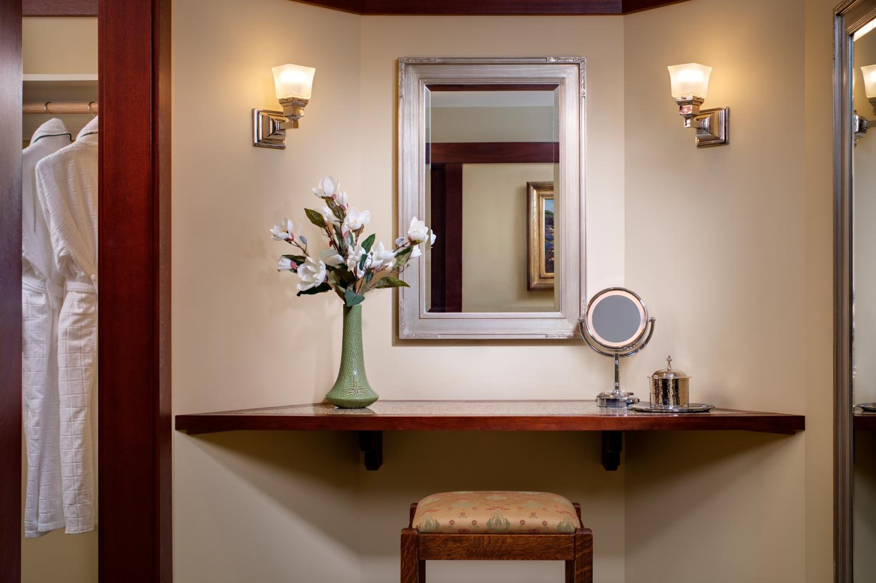 Blacker Suite - Photo 1
