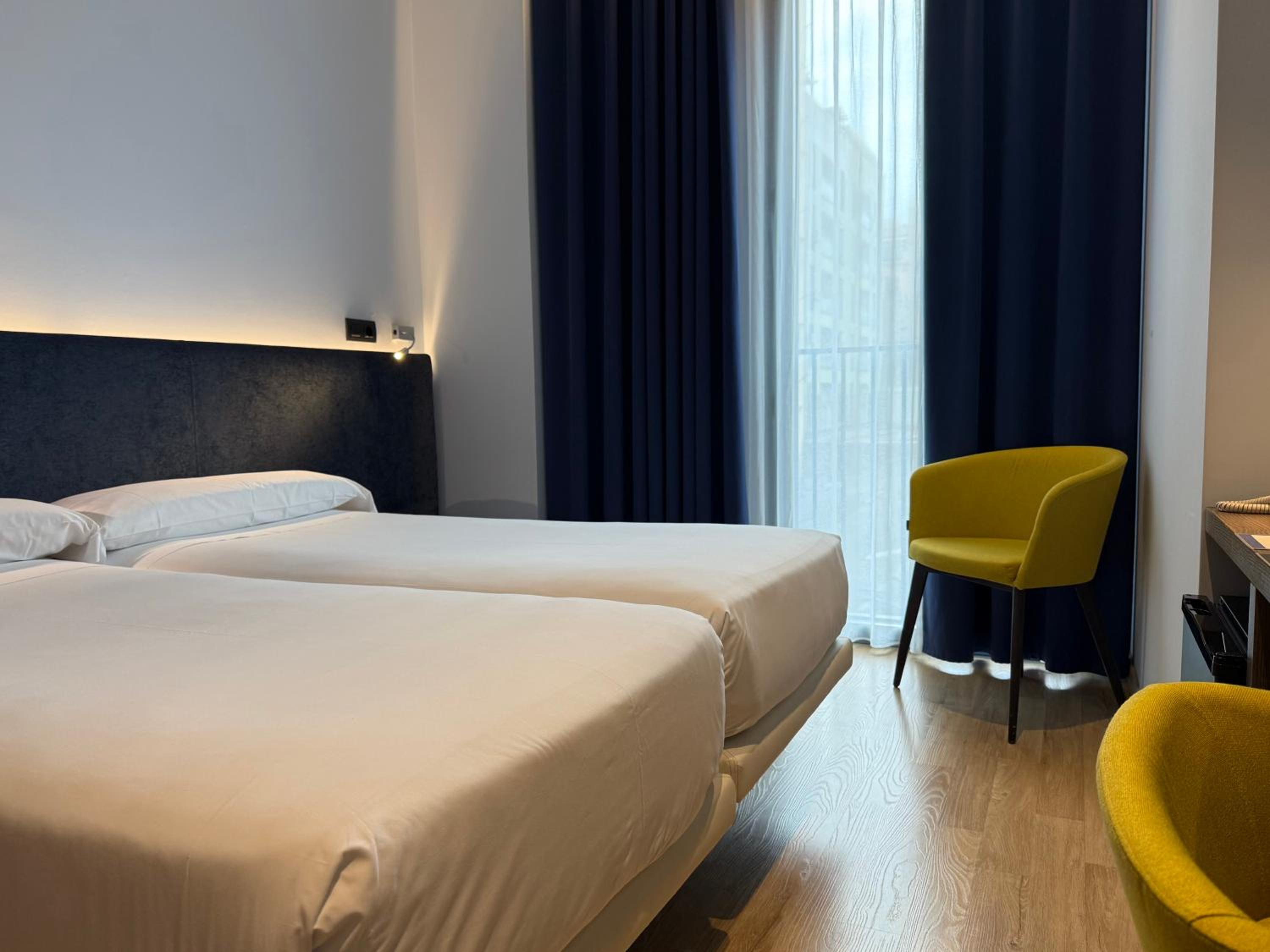 Twin Room with Balcony photo 3
