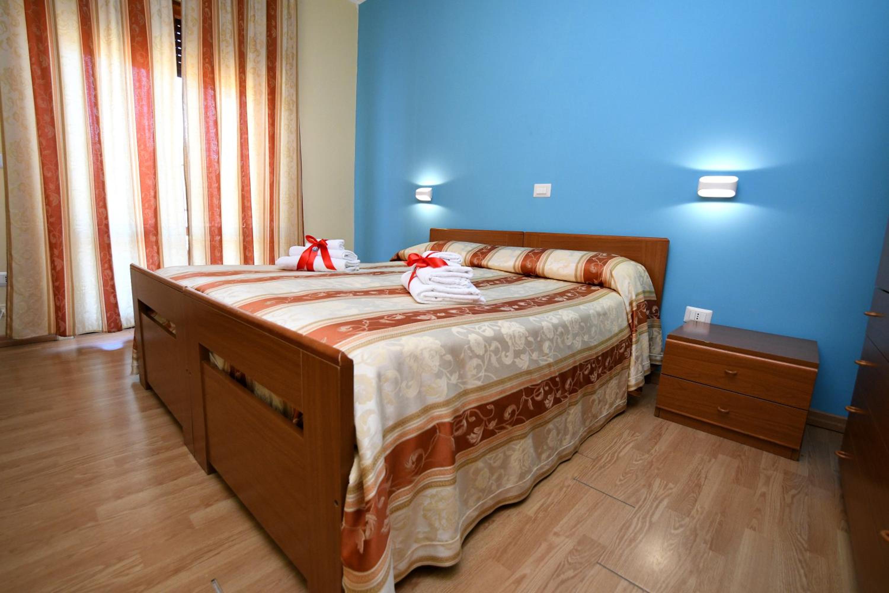 Double or Twin Room with Mountain View - Photo 1
