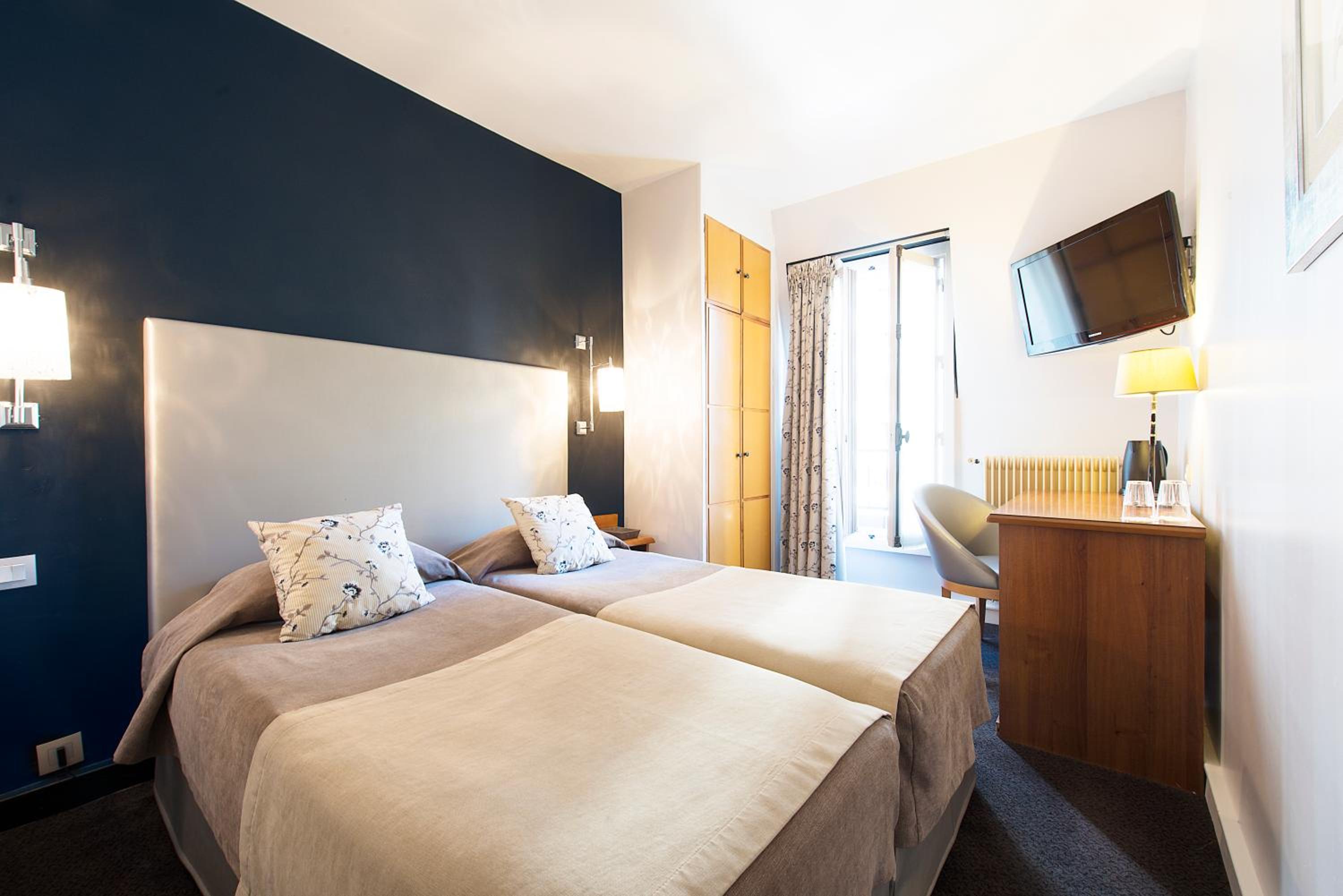 Standard Double Room photo 3