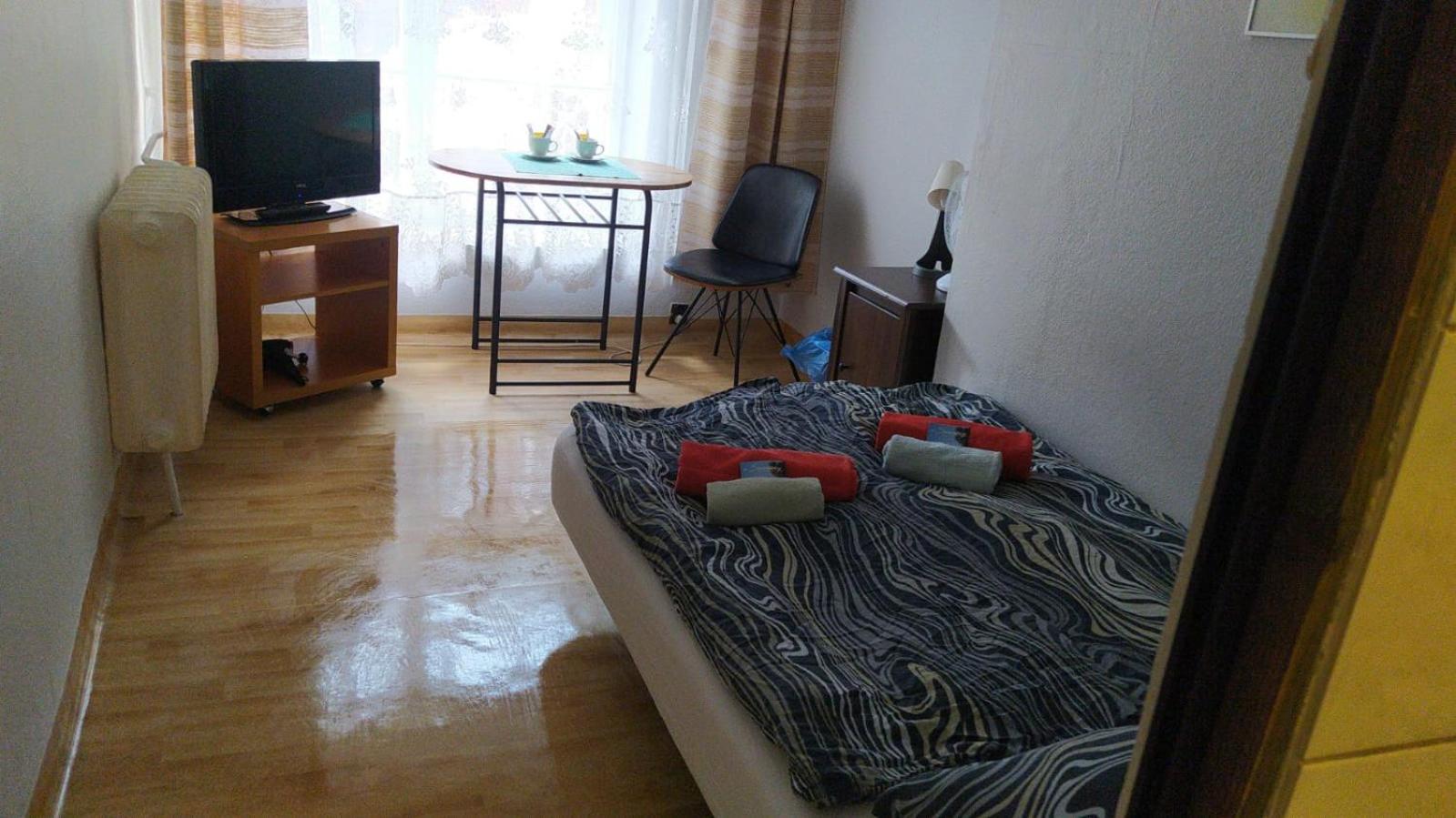Small Double Room - Photo 2