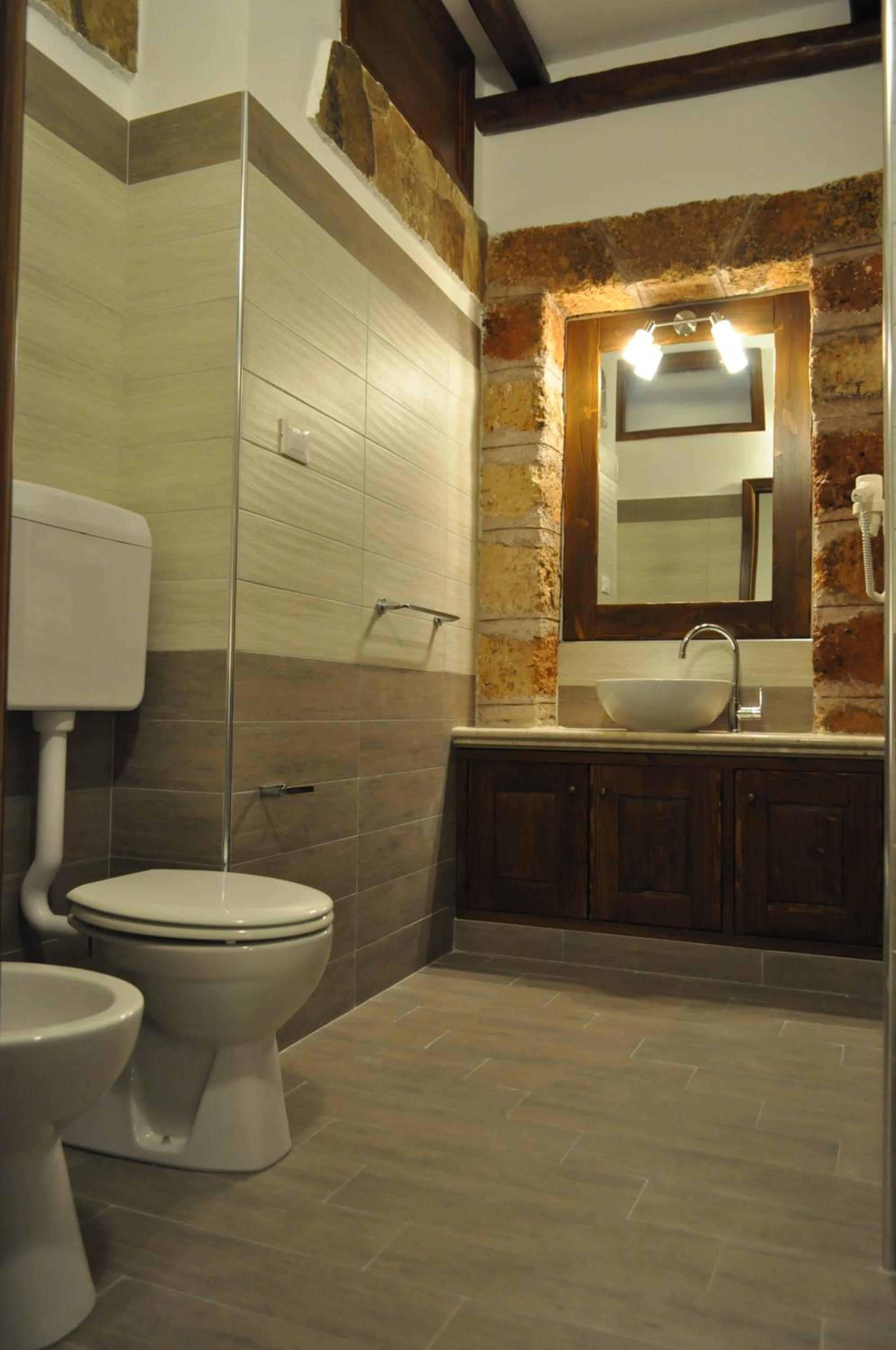 Double Room - Photo 17
