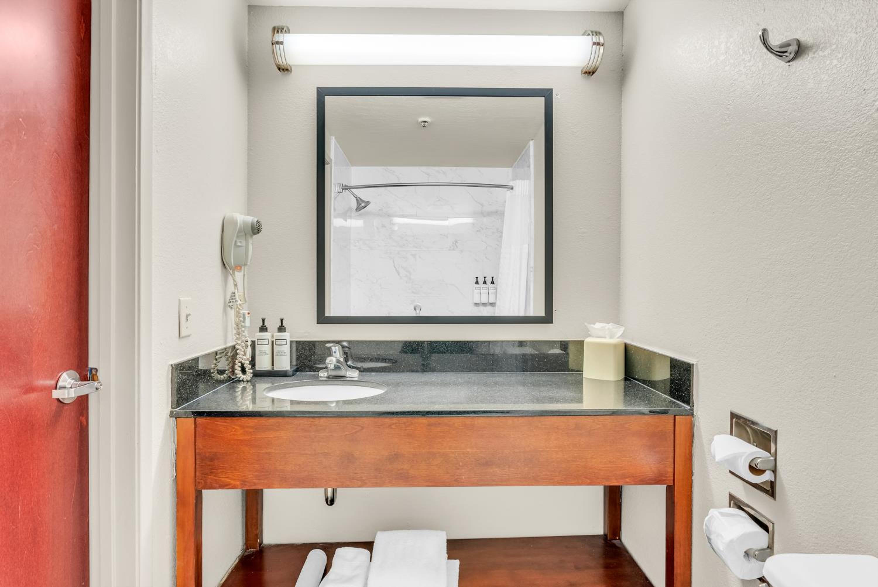 King One-Bedroom Executive Suite, Non-Smoking - Photo 7