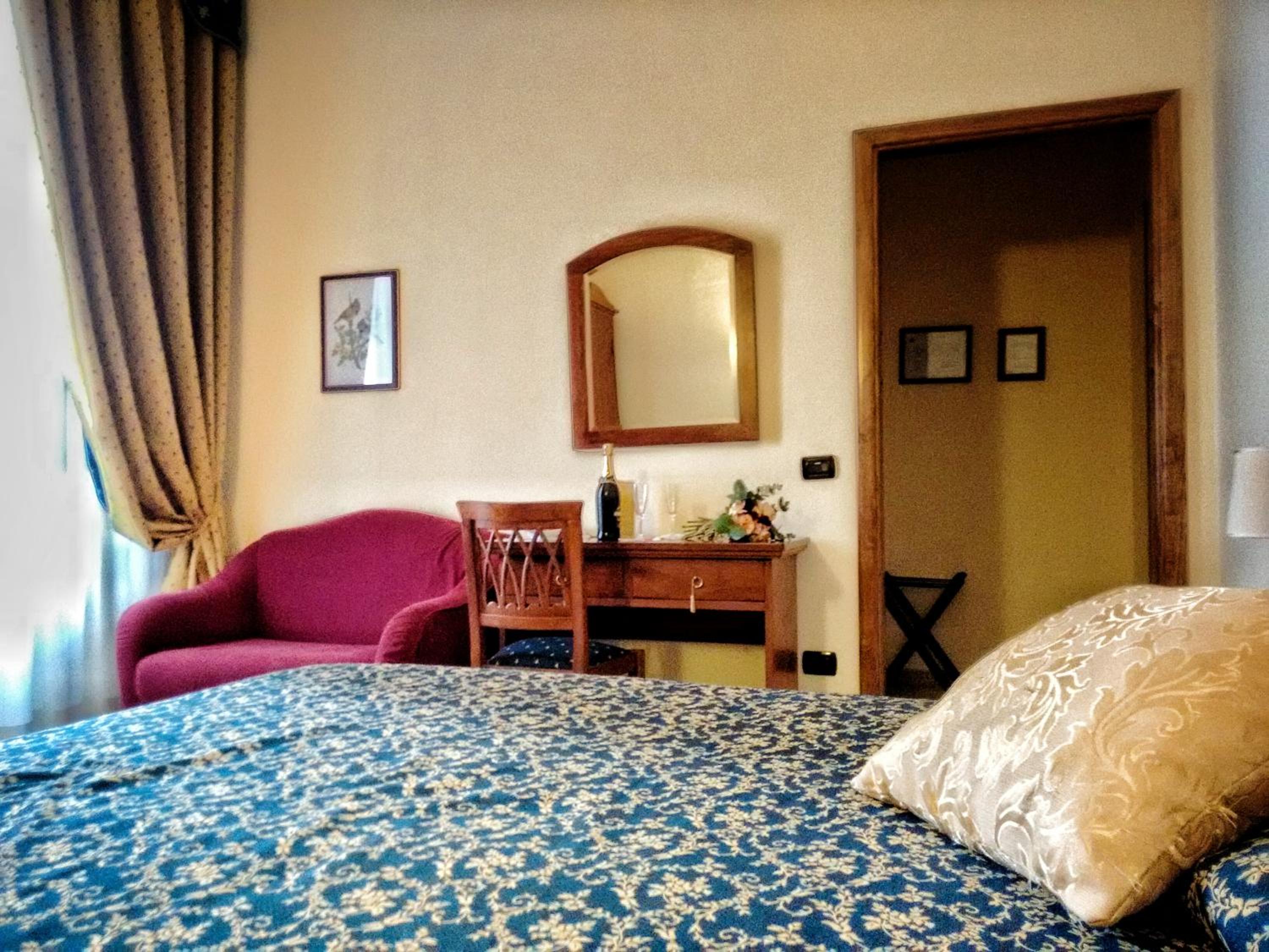Double or Twin Room - Photo 5