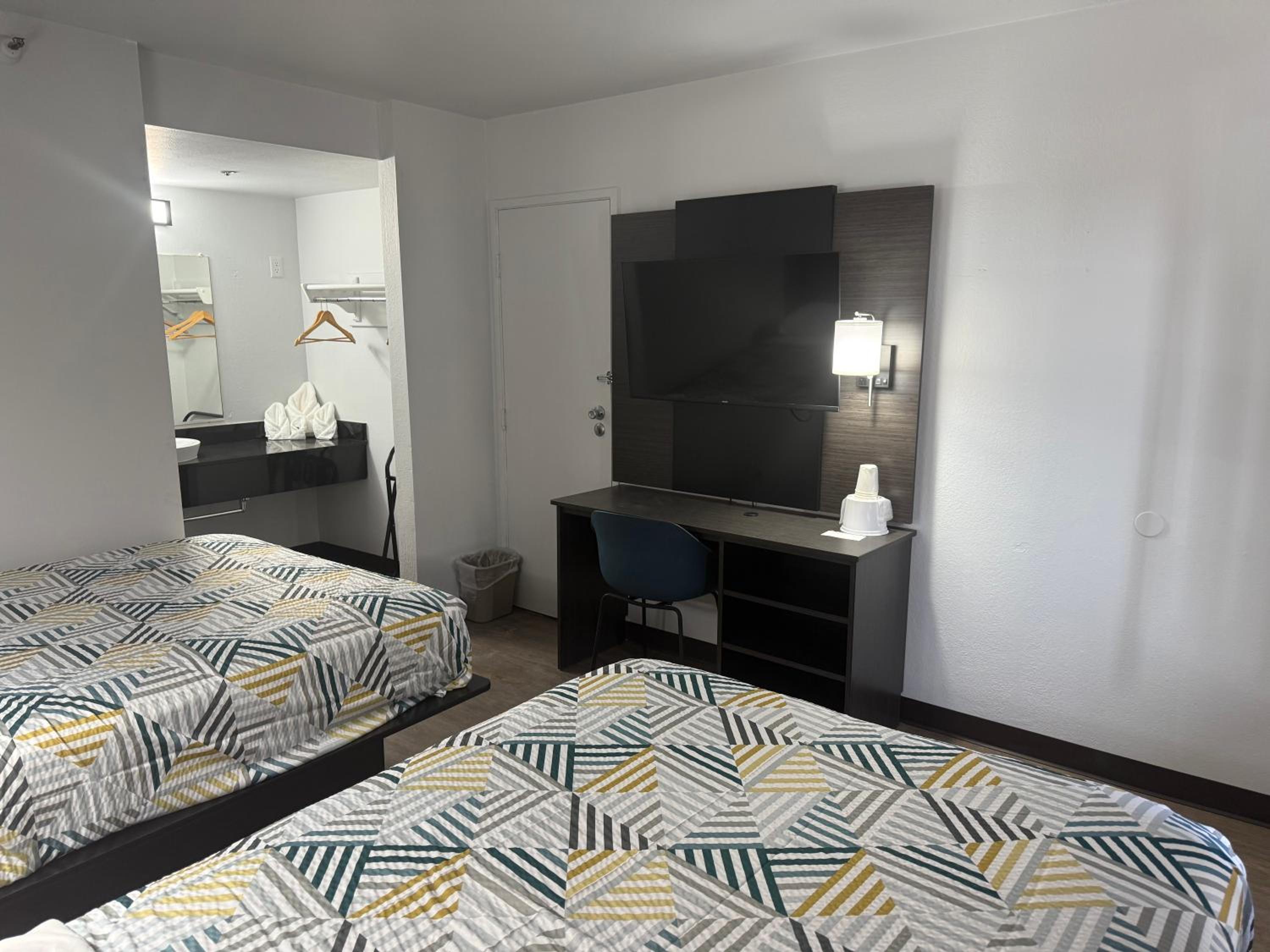 Deluxe Quadruple Room - Non-Smoking