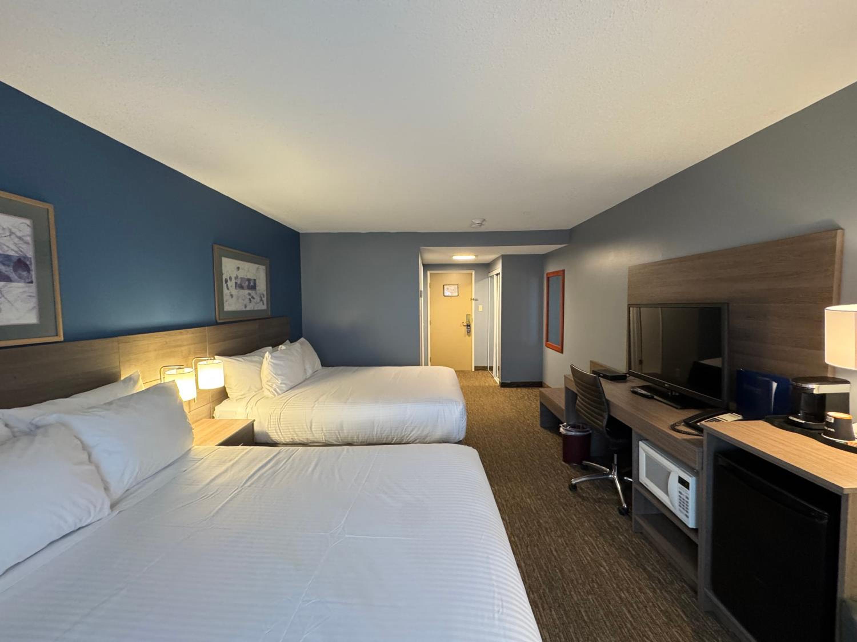 Deluxe Queen Room with Two Queen Beds