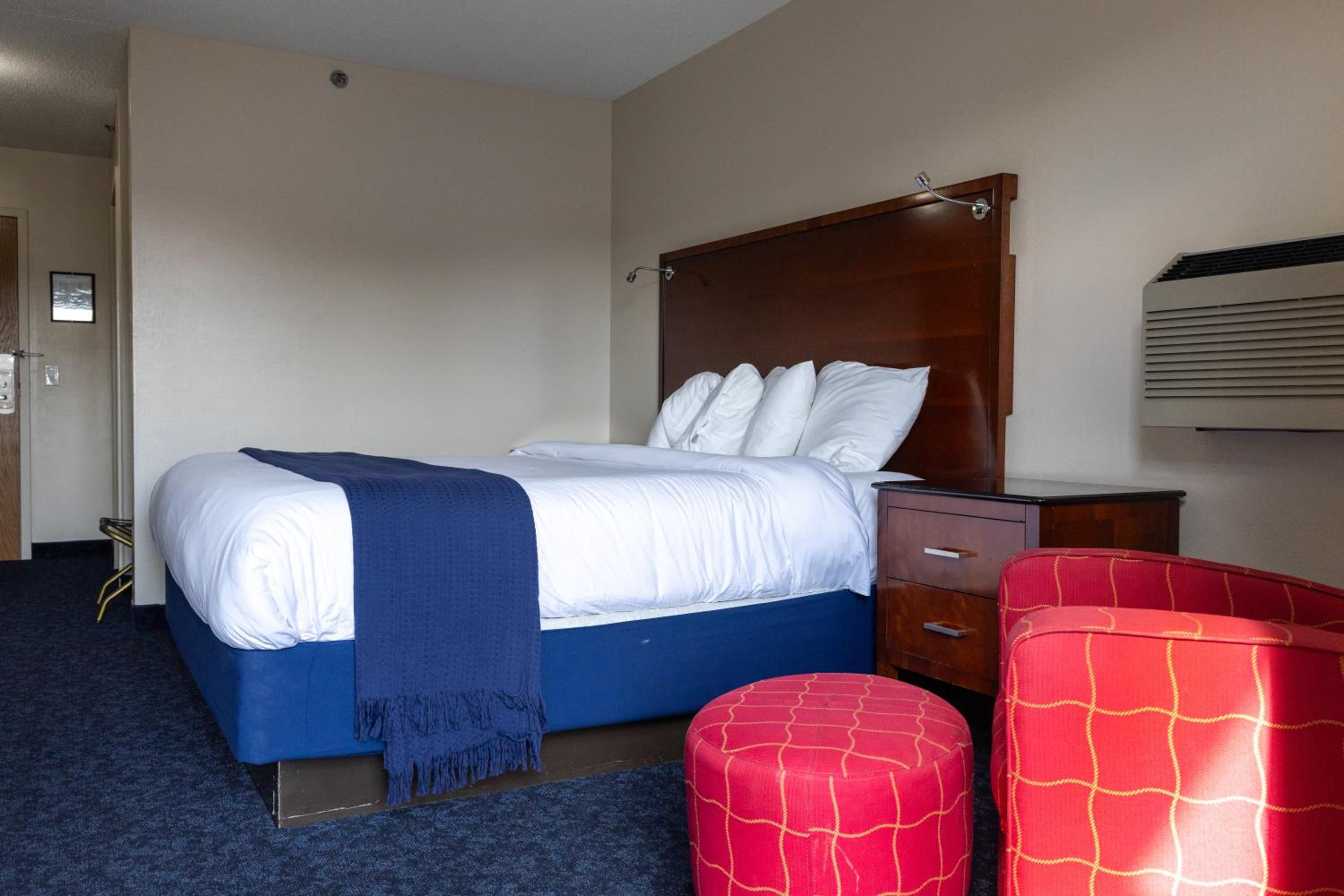 King Room with Balcony photo 1