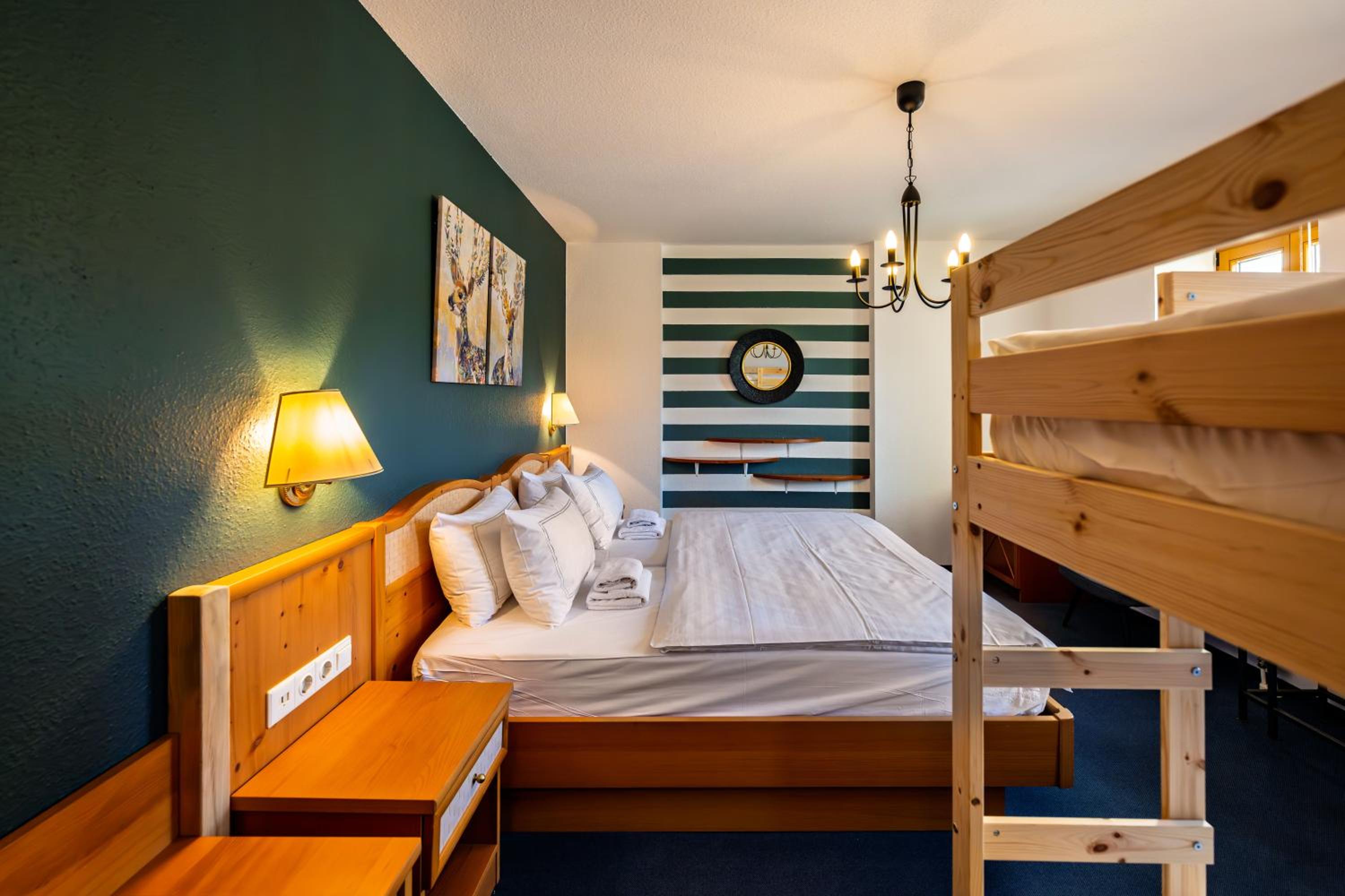 Quadruple room with bunk bed