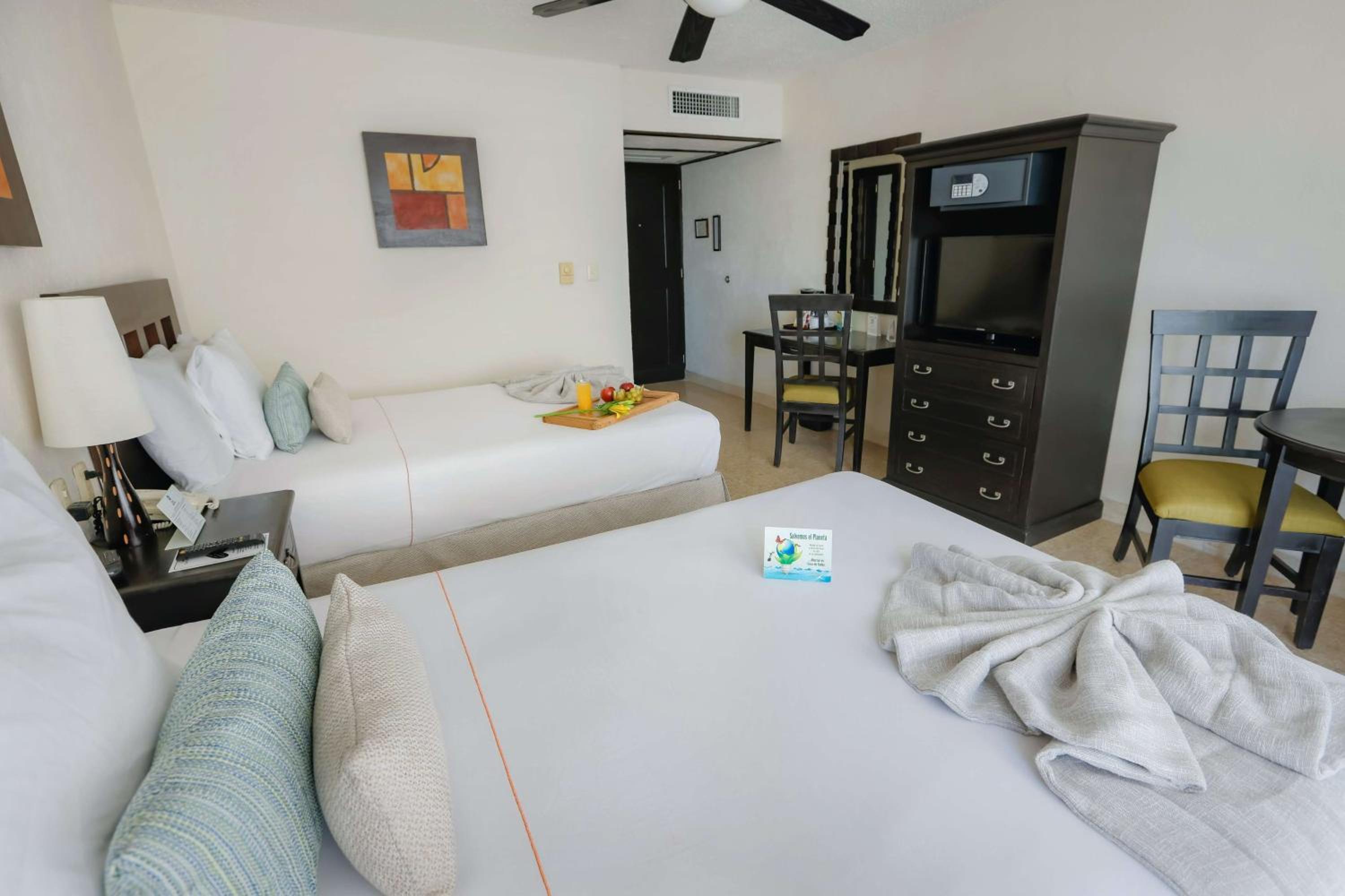 Suite with Two Double Beds - Non-Smoking photo 2