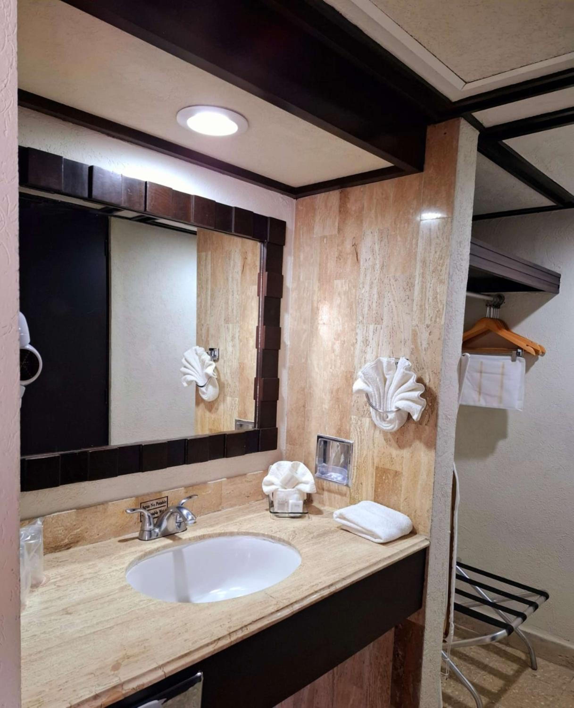 Suite with Two Double Beds - Non-Smoking