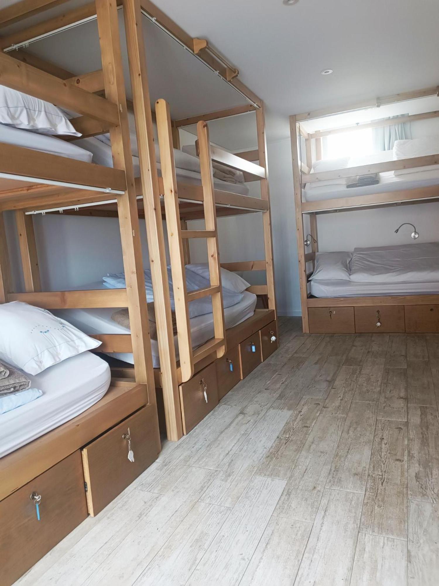 Bed in 6-Bed Mixed Dormitory Room photo 2