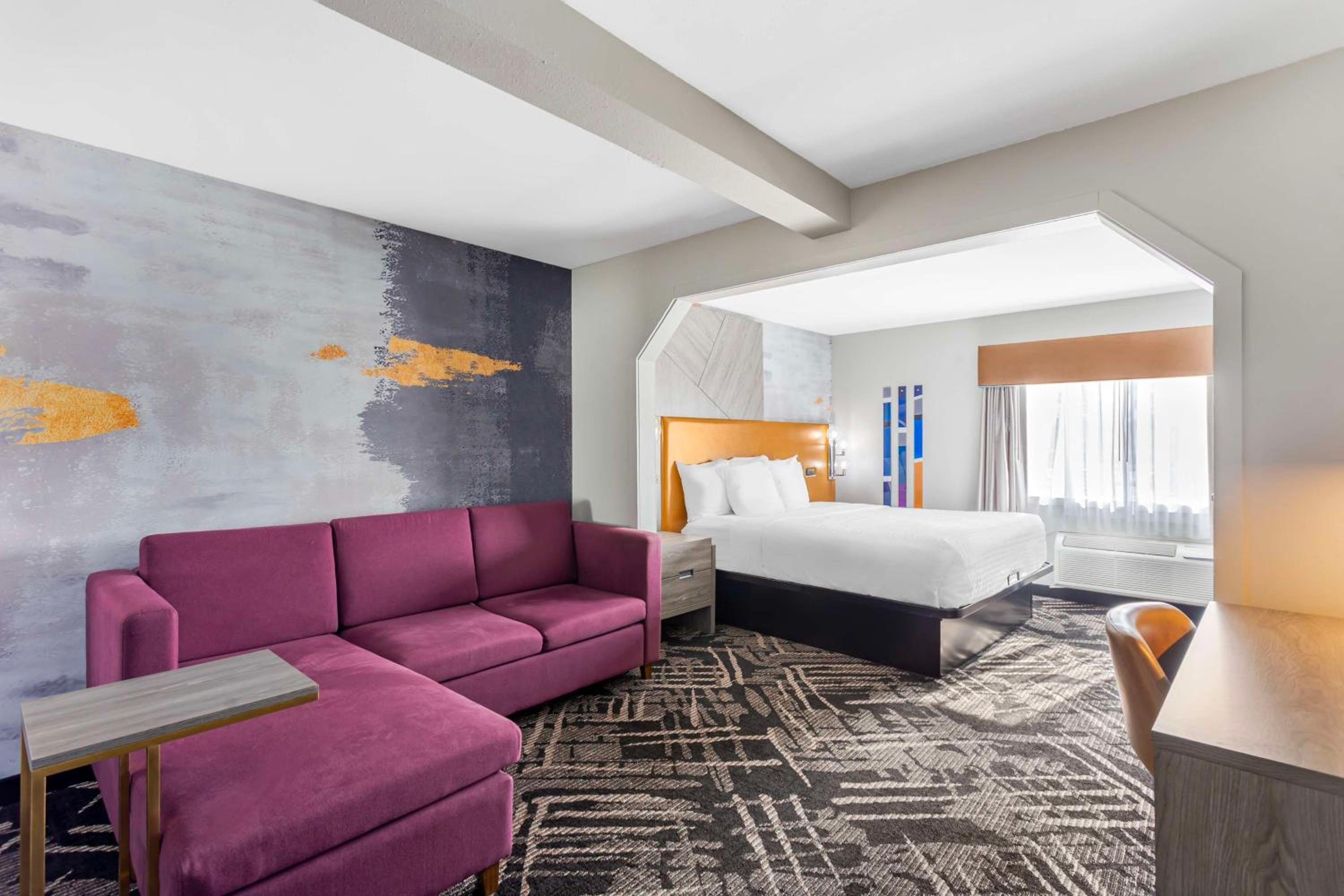 King Suite - Photo 2