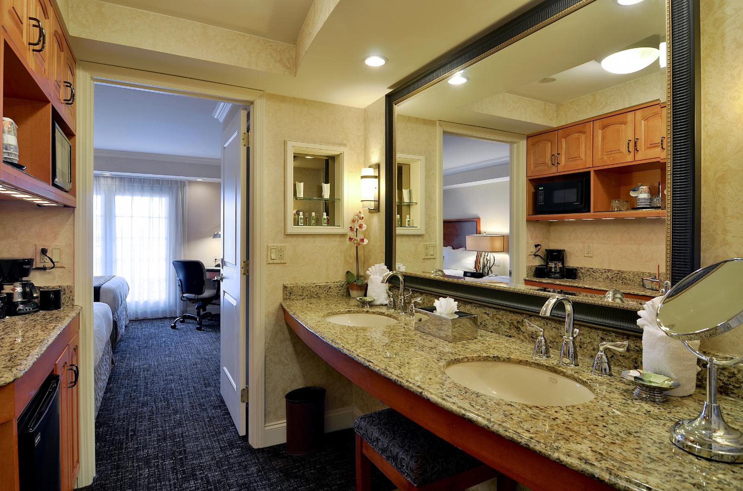 One-Bedroom King Suite with Two Queen Beds and Sofa Bed - Photo 1