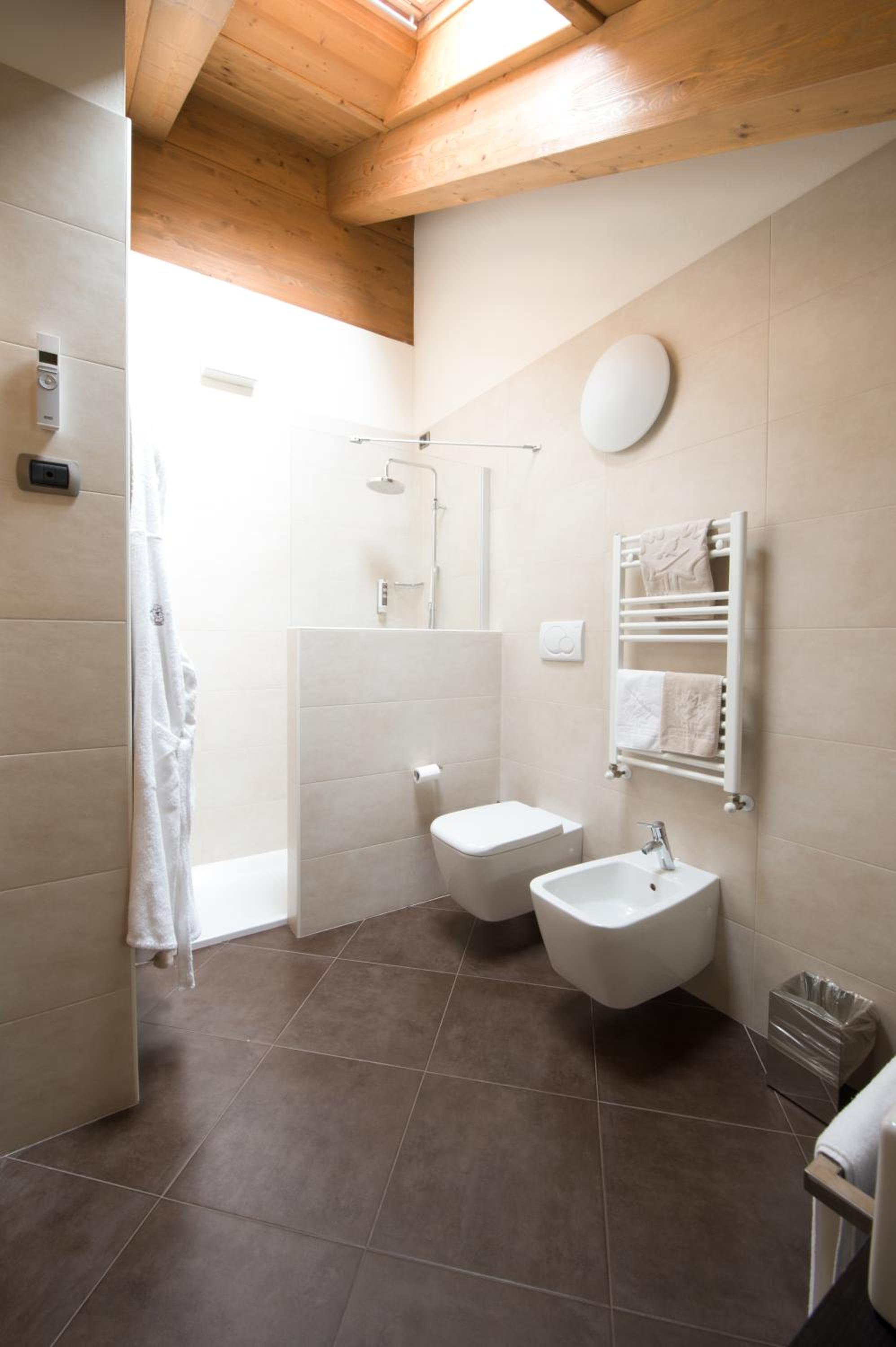 Deluxe Double or Twin Room - Photo 7