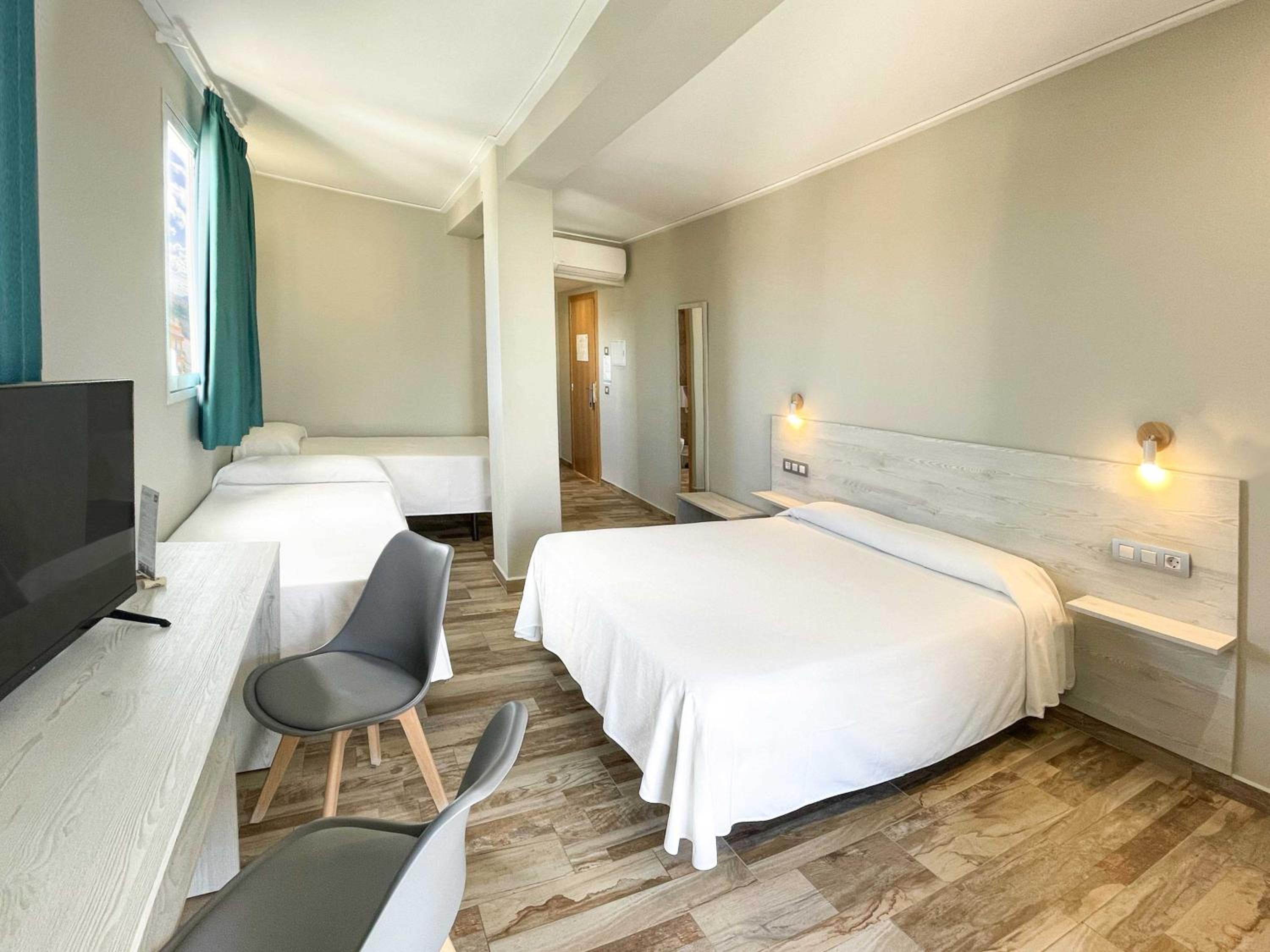 Double Room with Balcony and Sea View photo 2