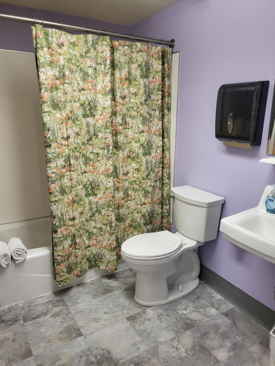Private Queen Ensuite with Bathtub photo 3